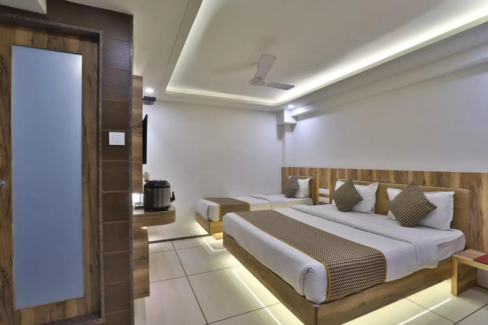 Photo of the whole room, Bed in Hotel Pearl