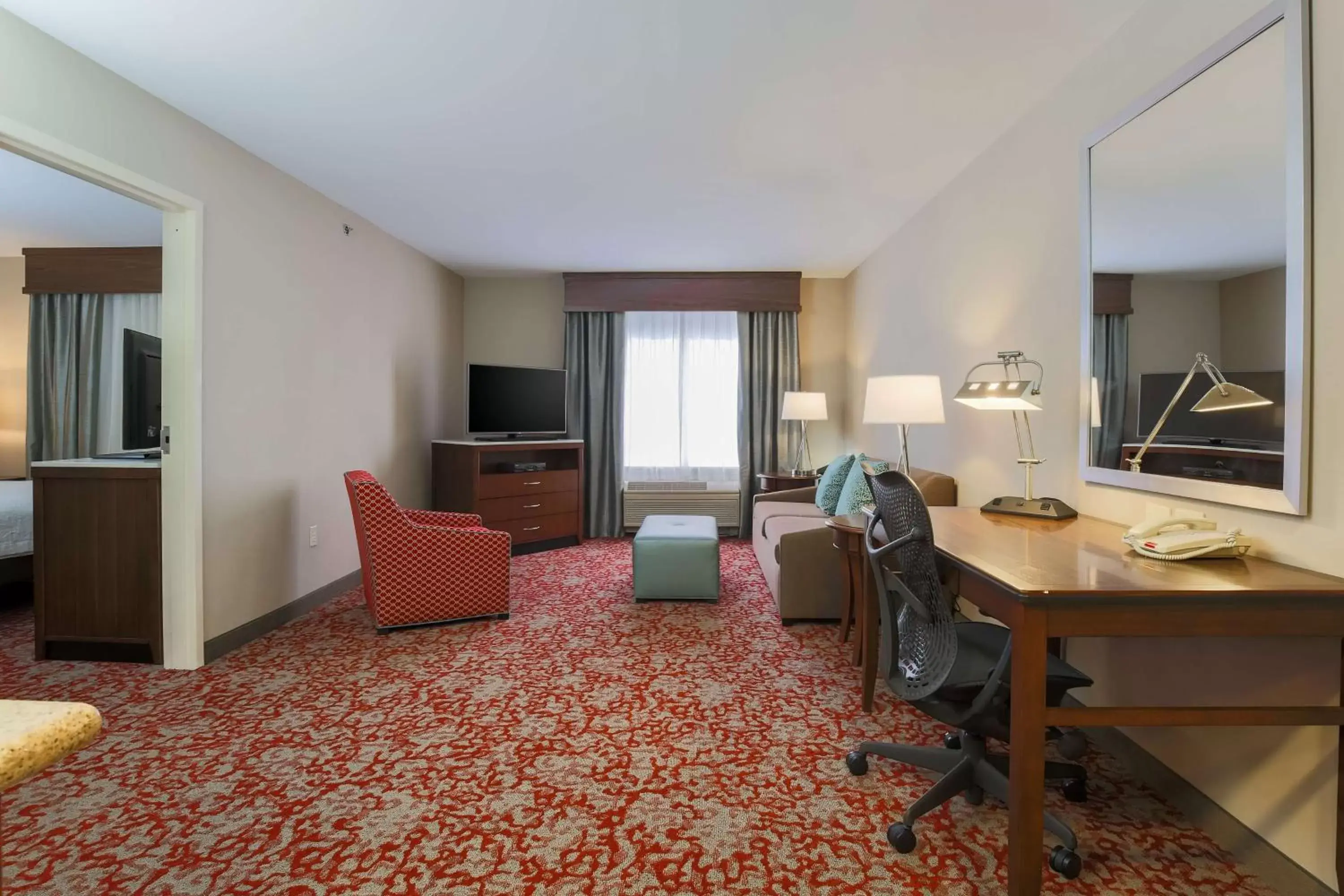 Living room, Seating Area in Hilton Garden Inn Nanuet