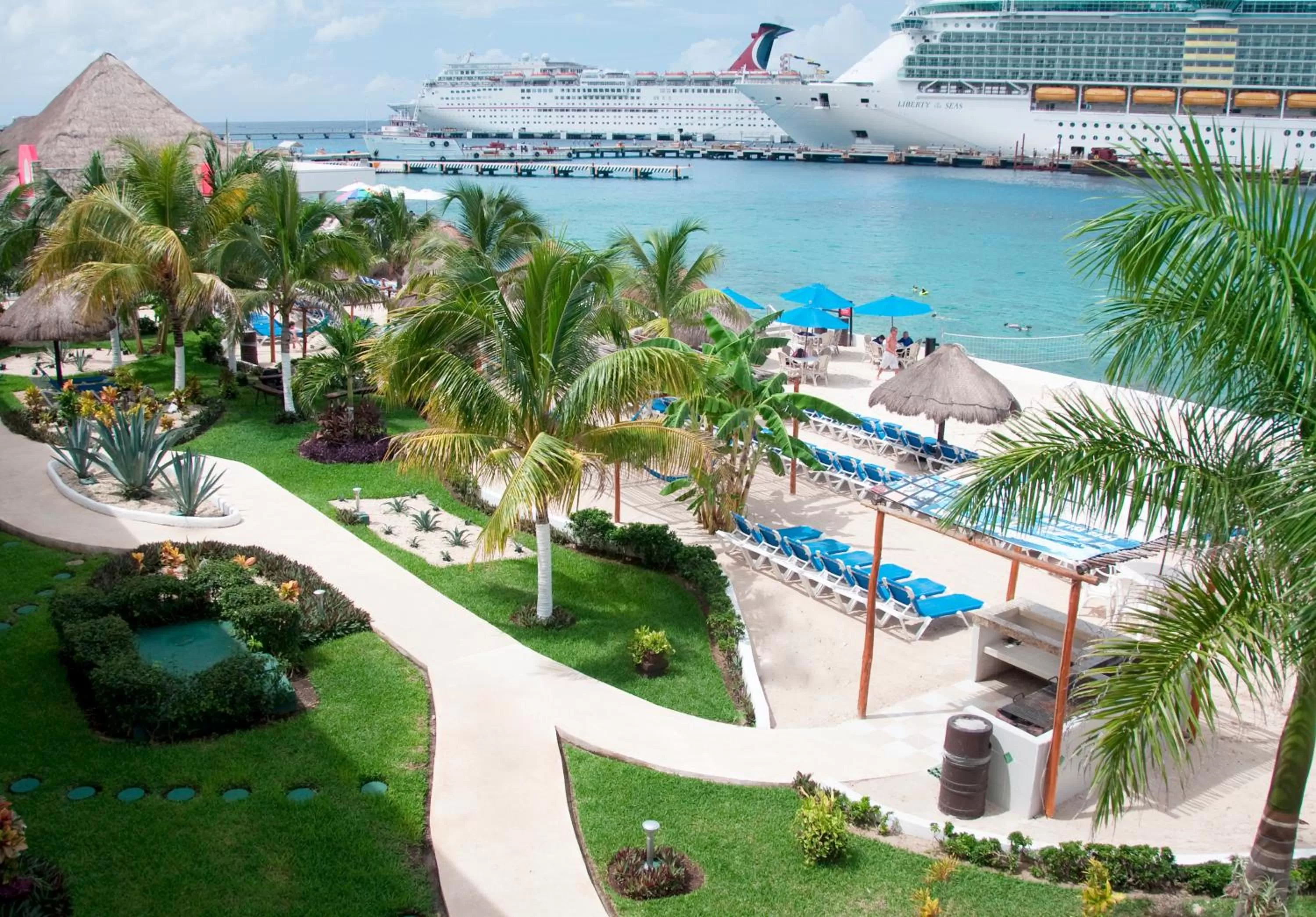 Natural landscape in El Cid La Ceiba Beach
