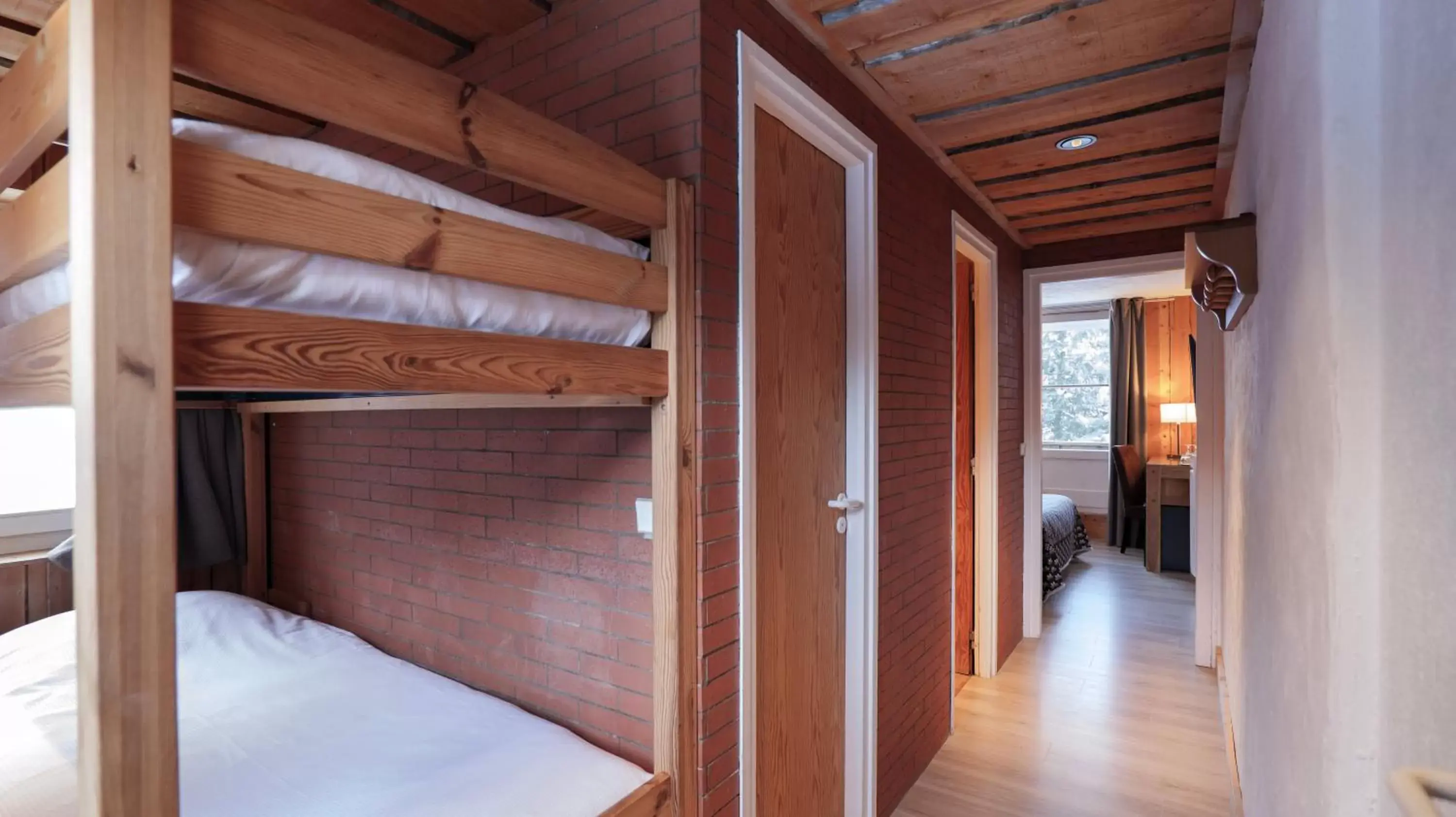 Bed, Bunk Bed in Hôtel Le Labrador