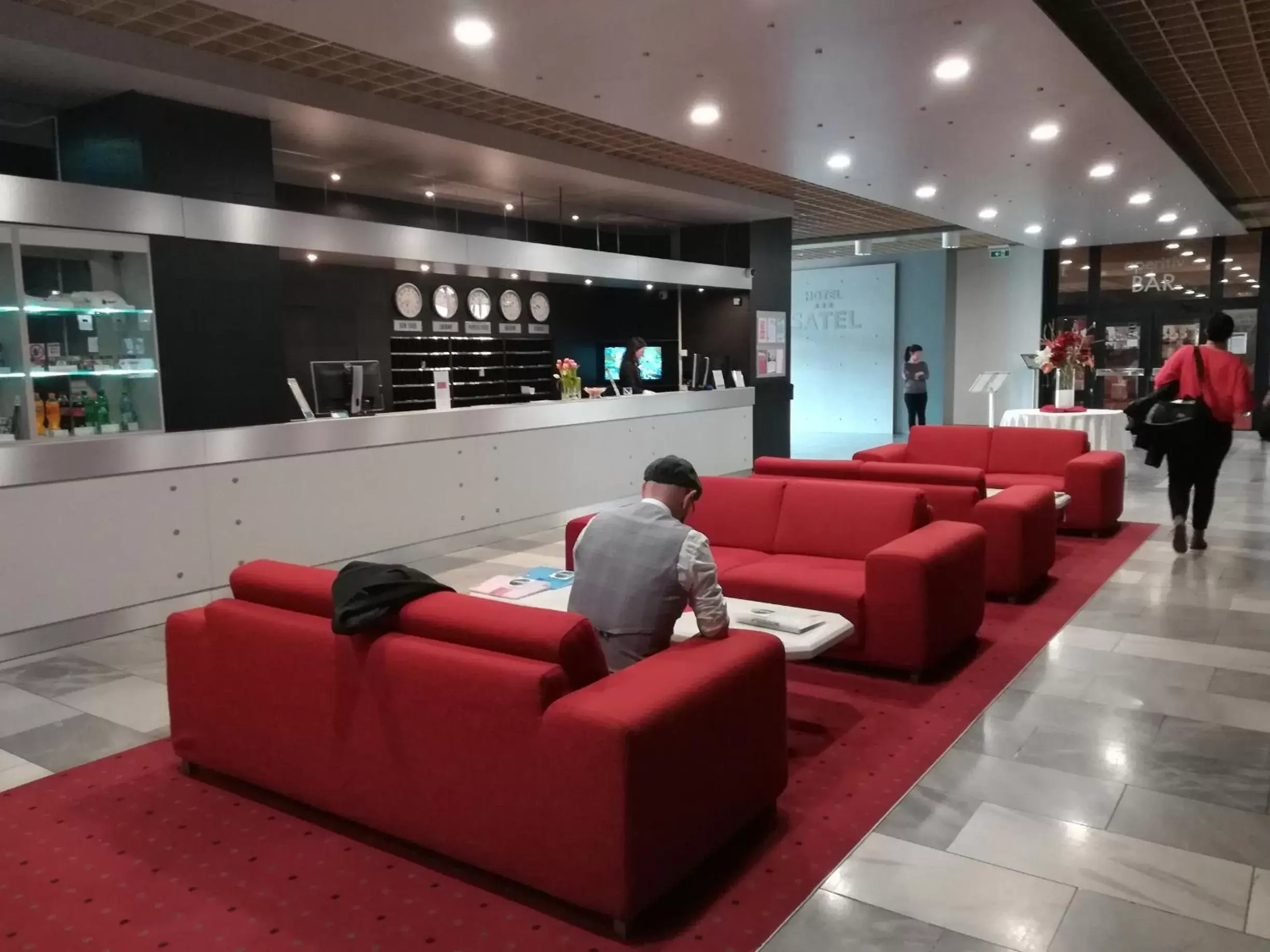 People, Lounge/Bar in Hotel SATEL