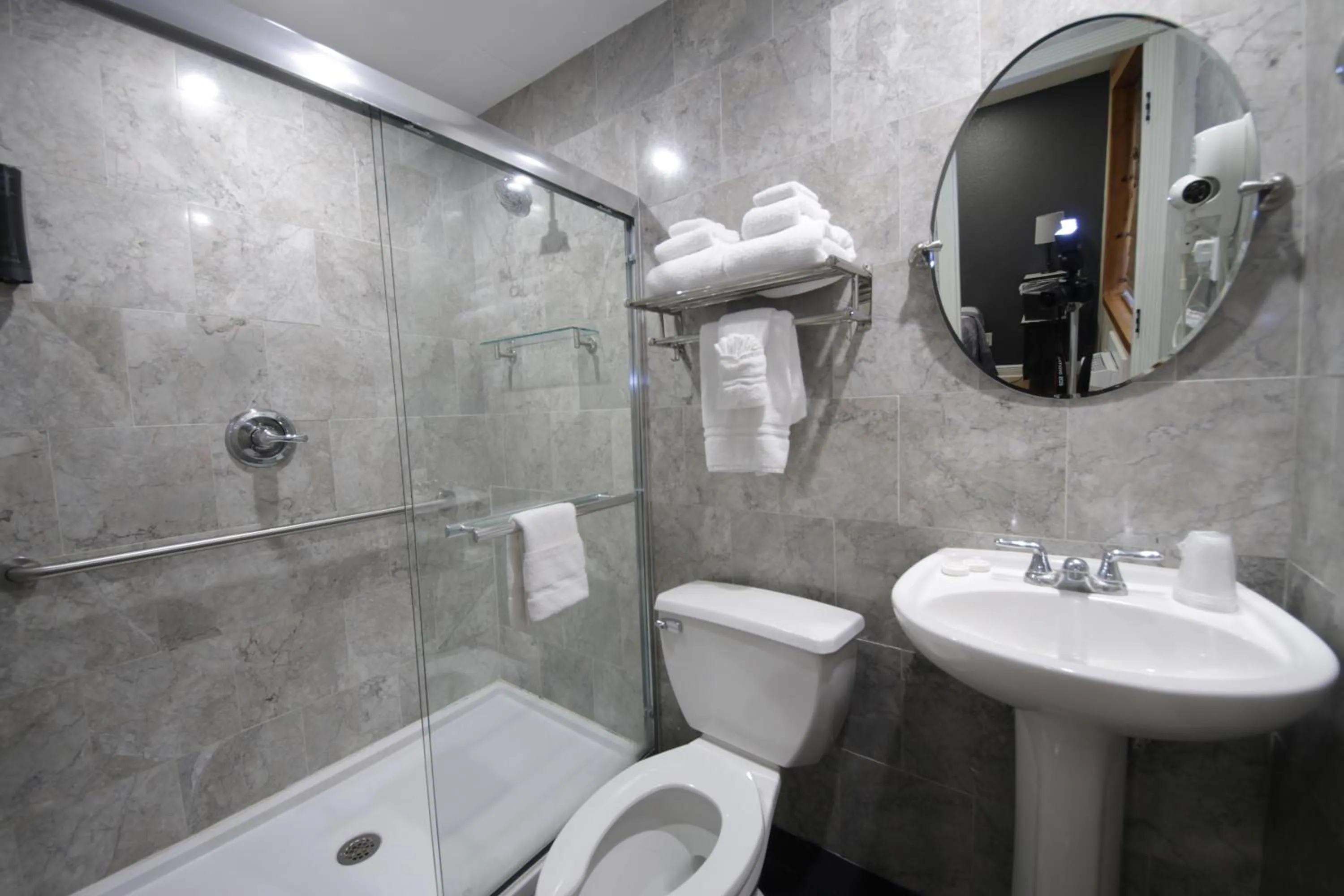 Bathroom in Hyde Park Hotel