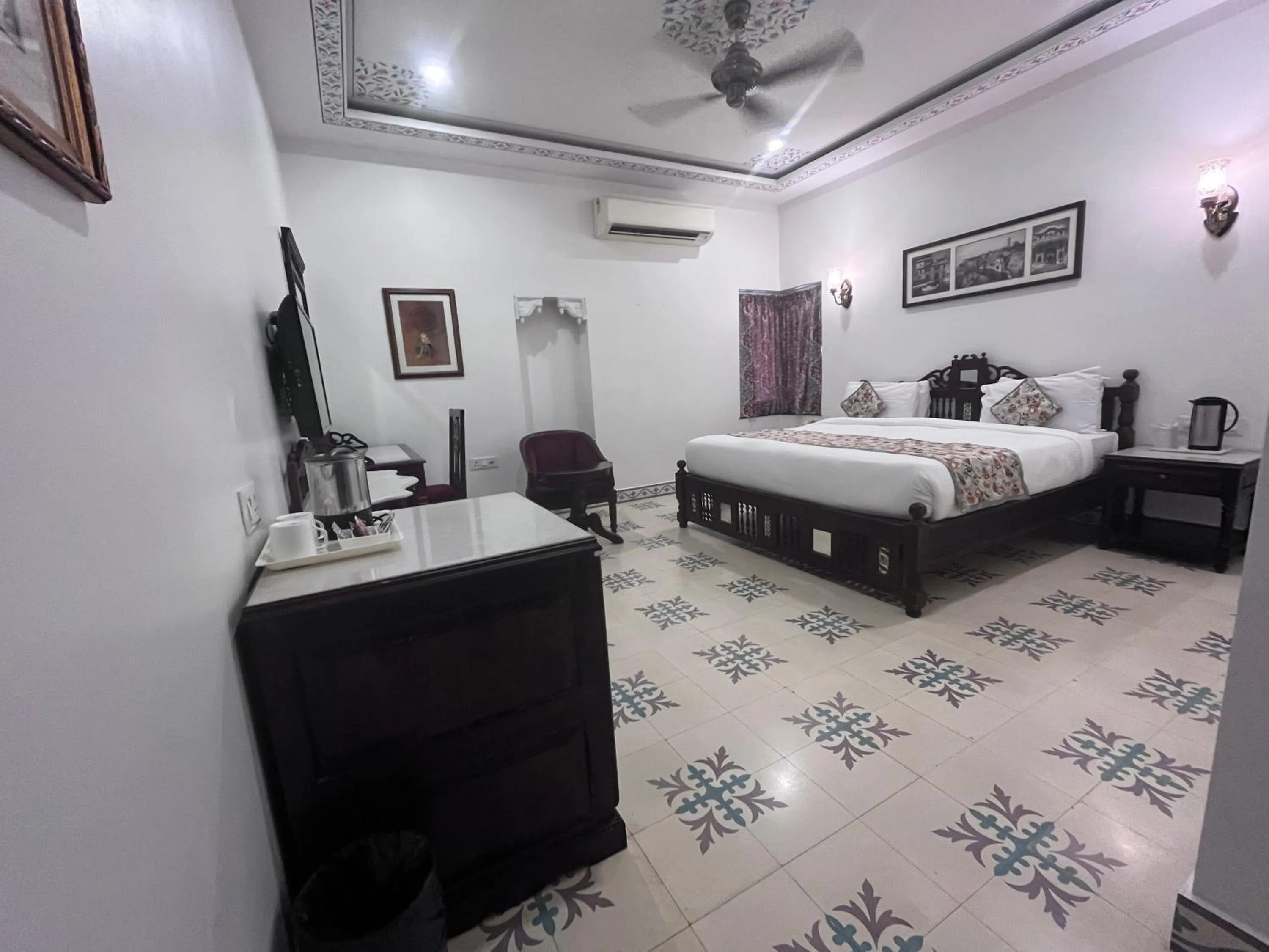 Bedroom, Bed in Ratnawali – A Vegetarian Heritage Hotel