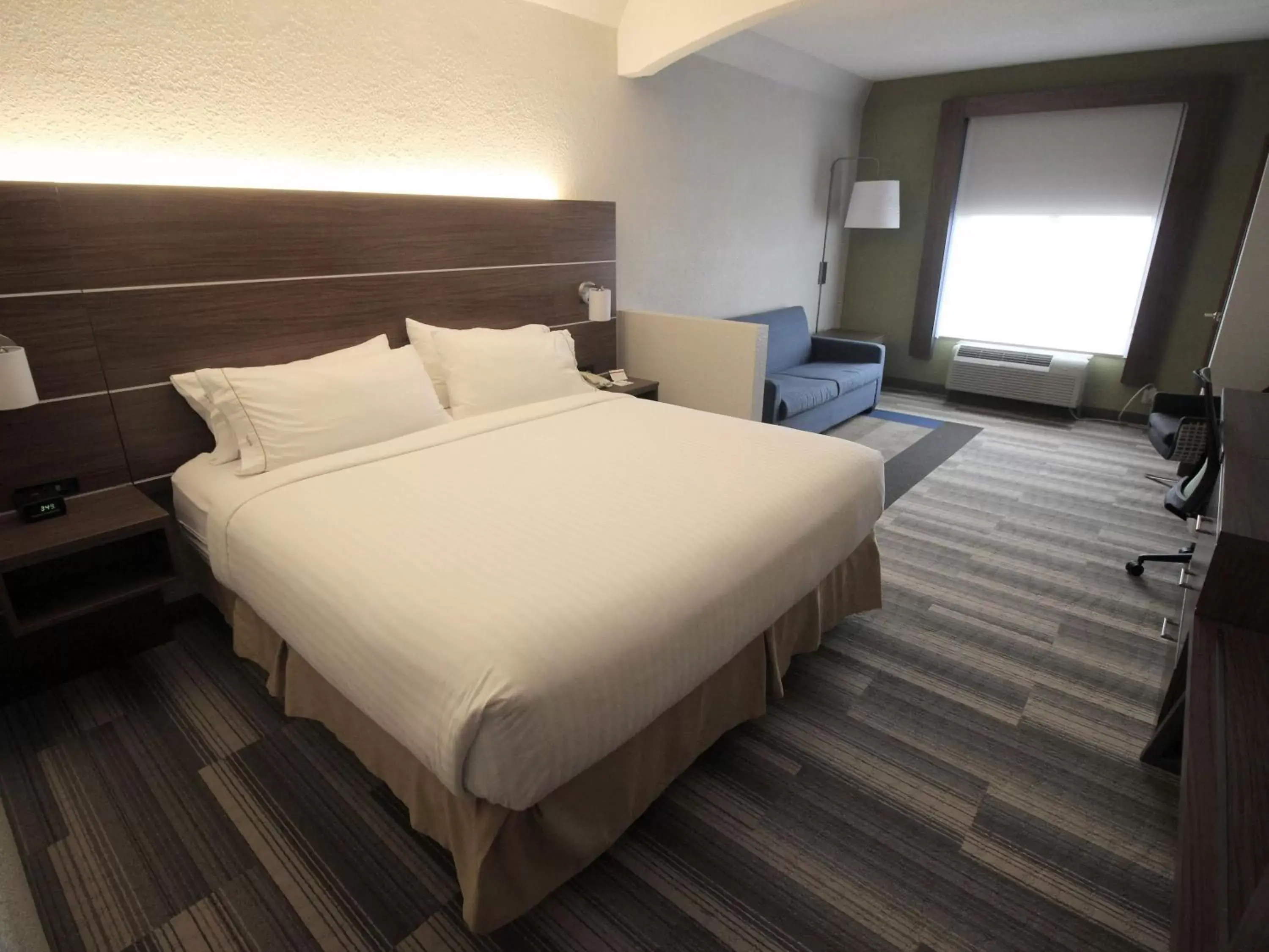 Bed in Holiday Inn Express & Suites Houston - Memorial Park Area, an IHG Hotel