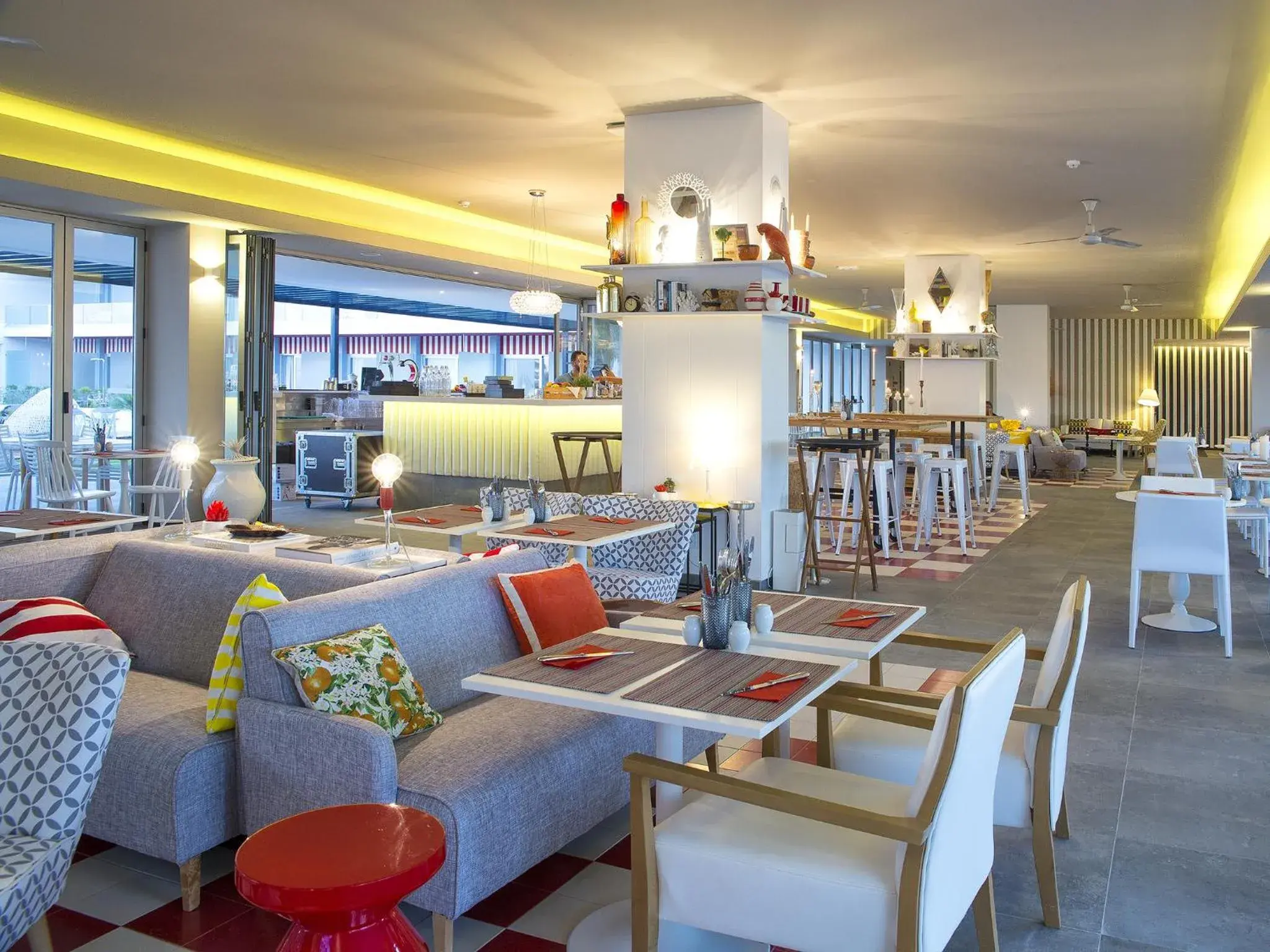 Lounge or bar, Restaurant/Places to Eat in Pestana Alvor South Beach Premium Suite Hotel