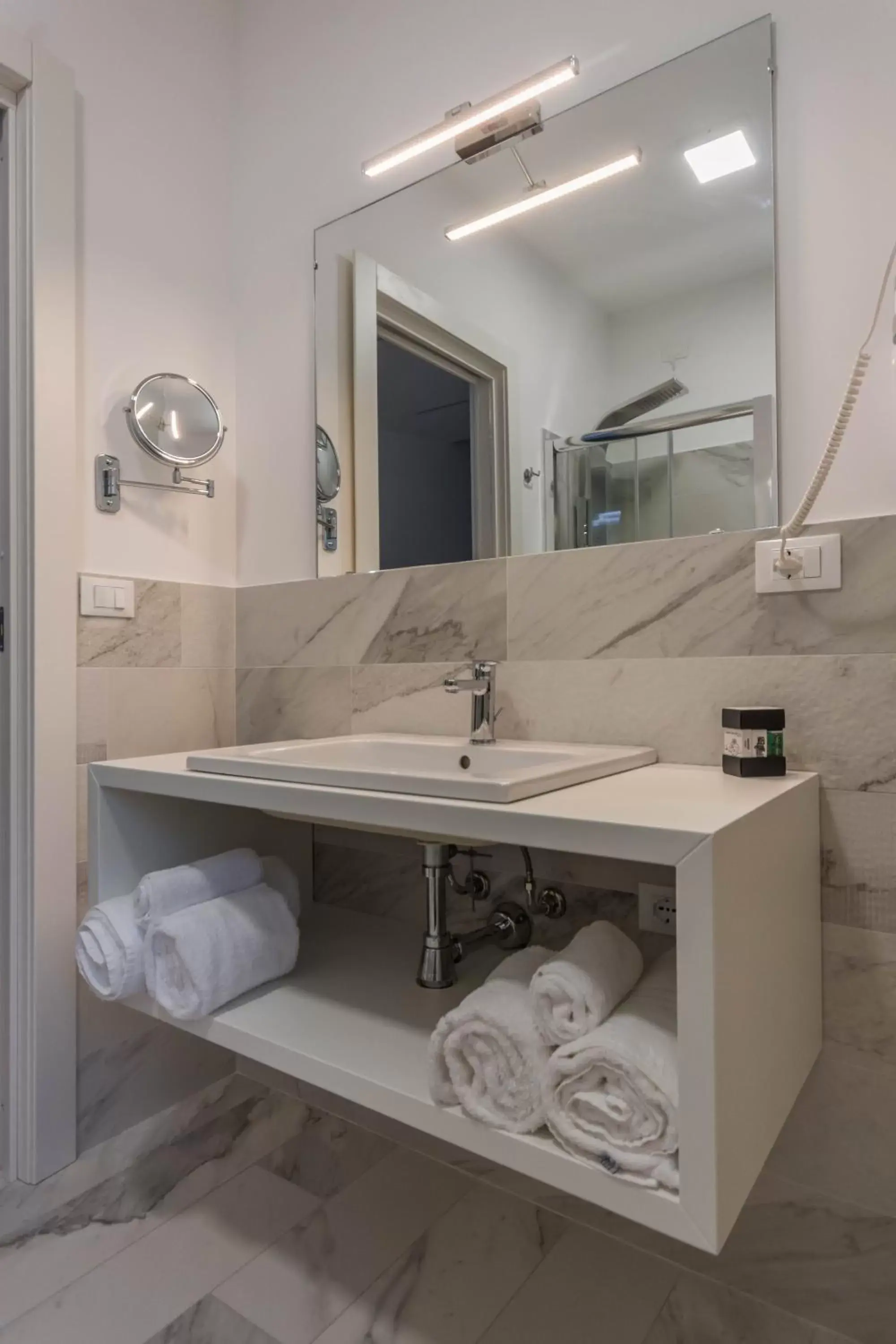 Bathroom in Aether Suites Tropea - Free Parking