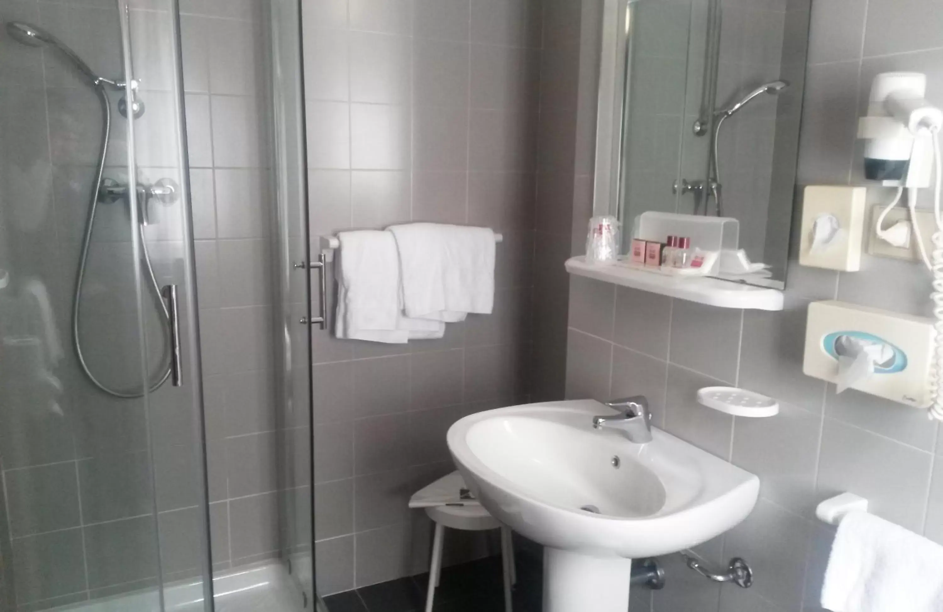 Shower, Bathroom in Hotel Giò Wine e Jazz Area