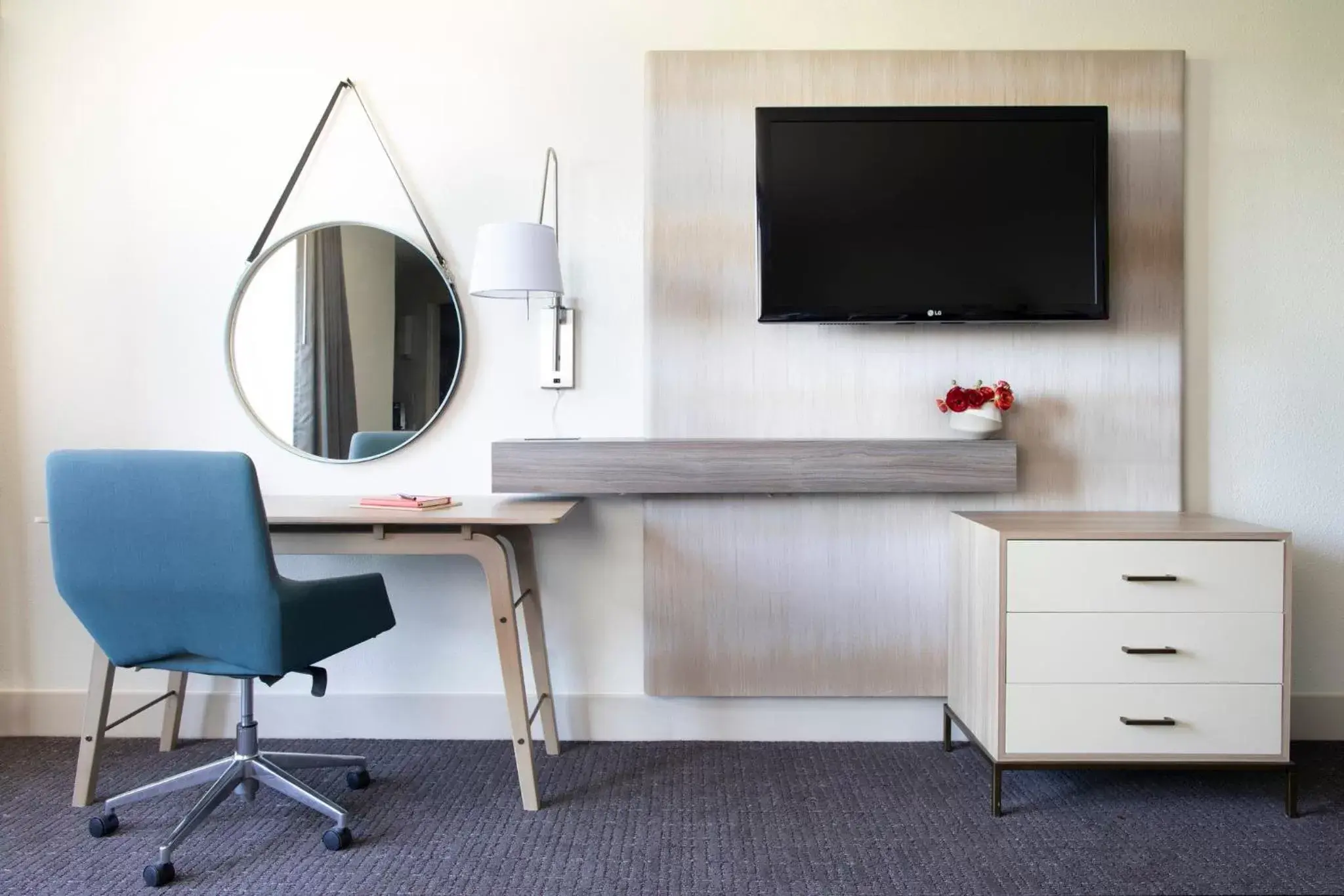 Photo of the whole room, TV/Entertainment Center in Crowne Plaza Hotel Atlanta Perimeter at Ravinia, an IHG Hotel