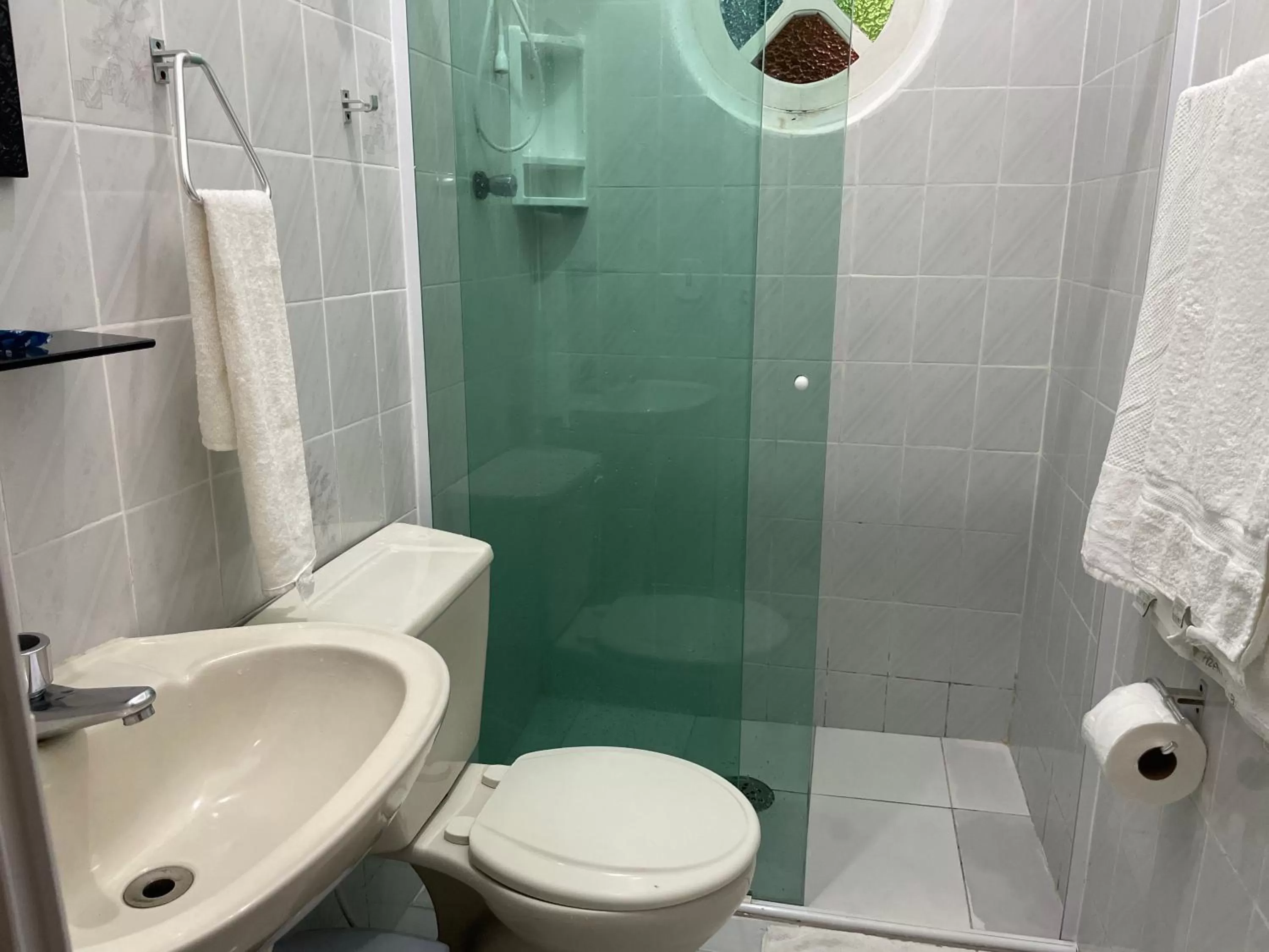 Shower in Pousada Praia do Tombo