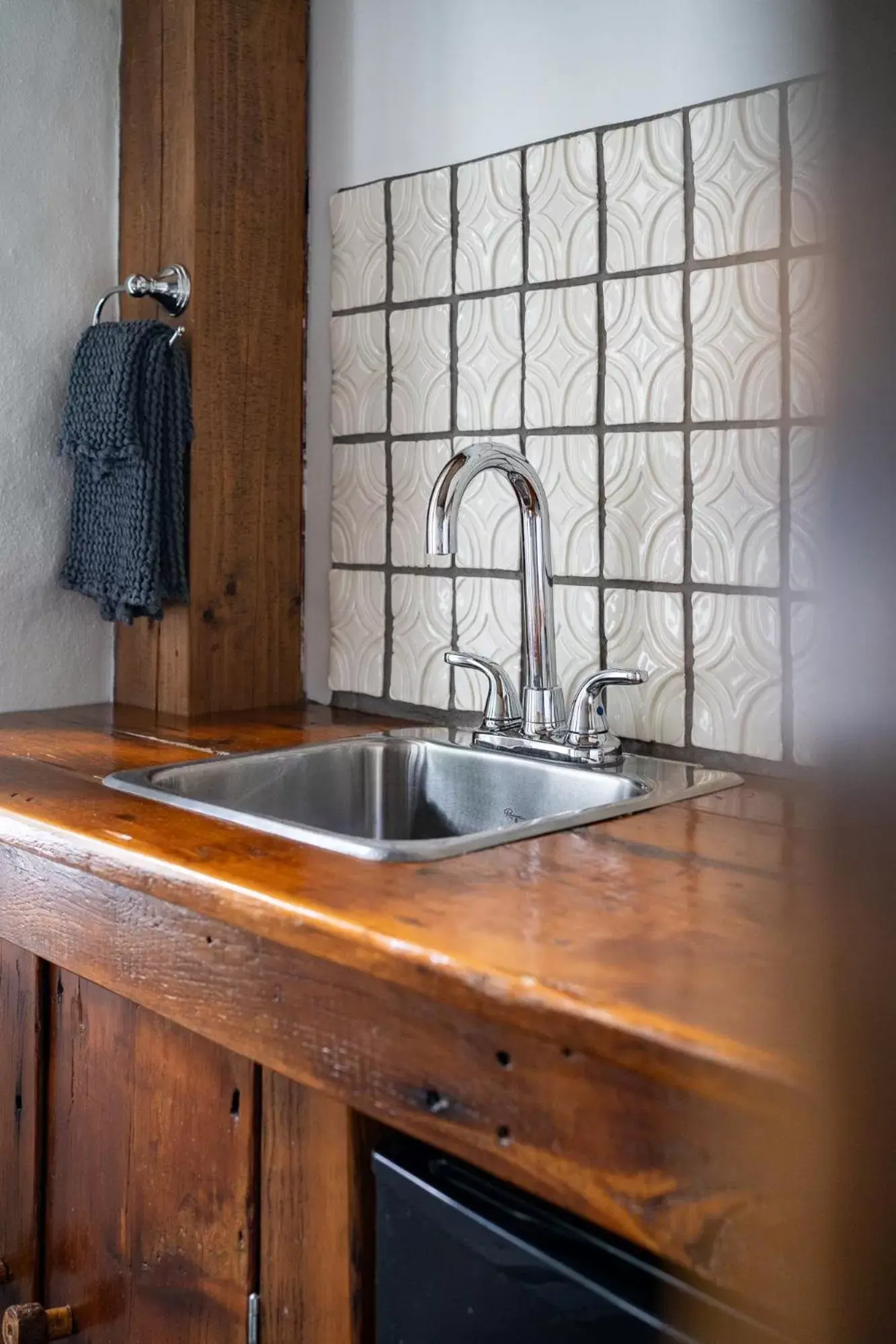 Kitchen/Kitchenette in Owl's Nest Suites