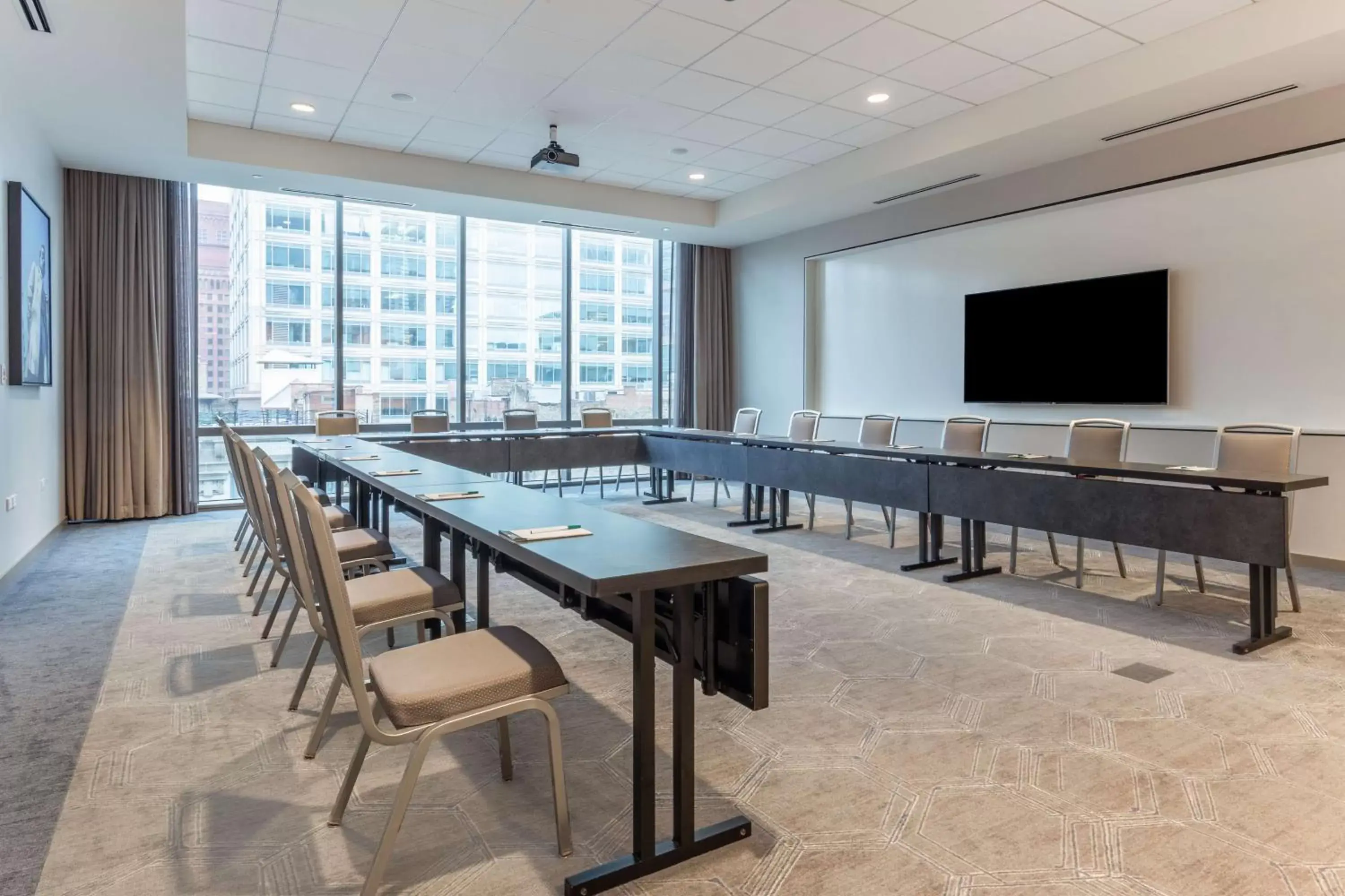 Meeting/conference room in Hampton Inn by Hilton Chicago Downtown West Loop