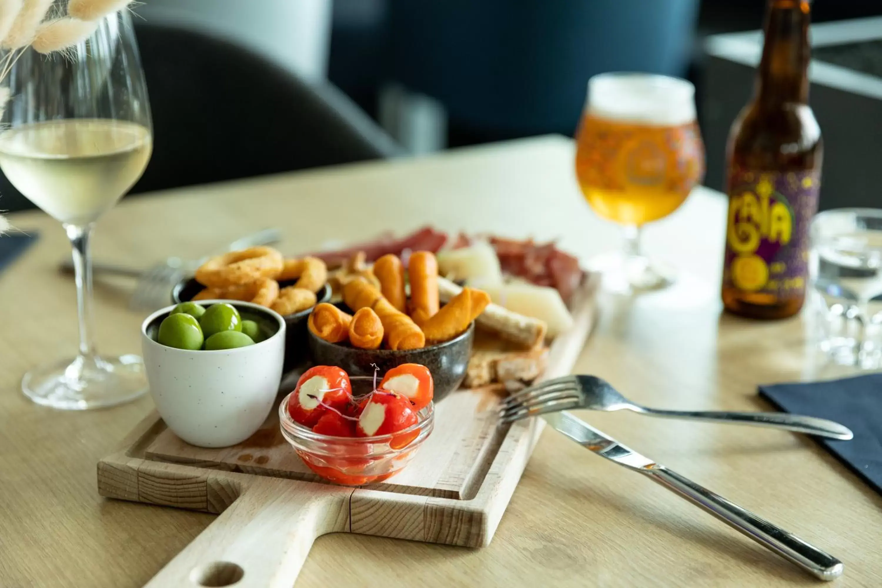 Food and drinks in Holiday Inn Express Amsterdam - North Riverside, an IHG Hotel