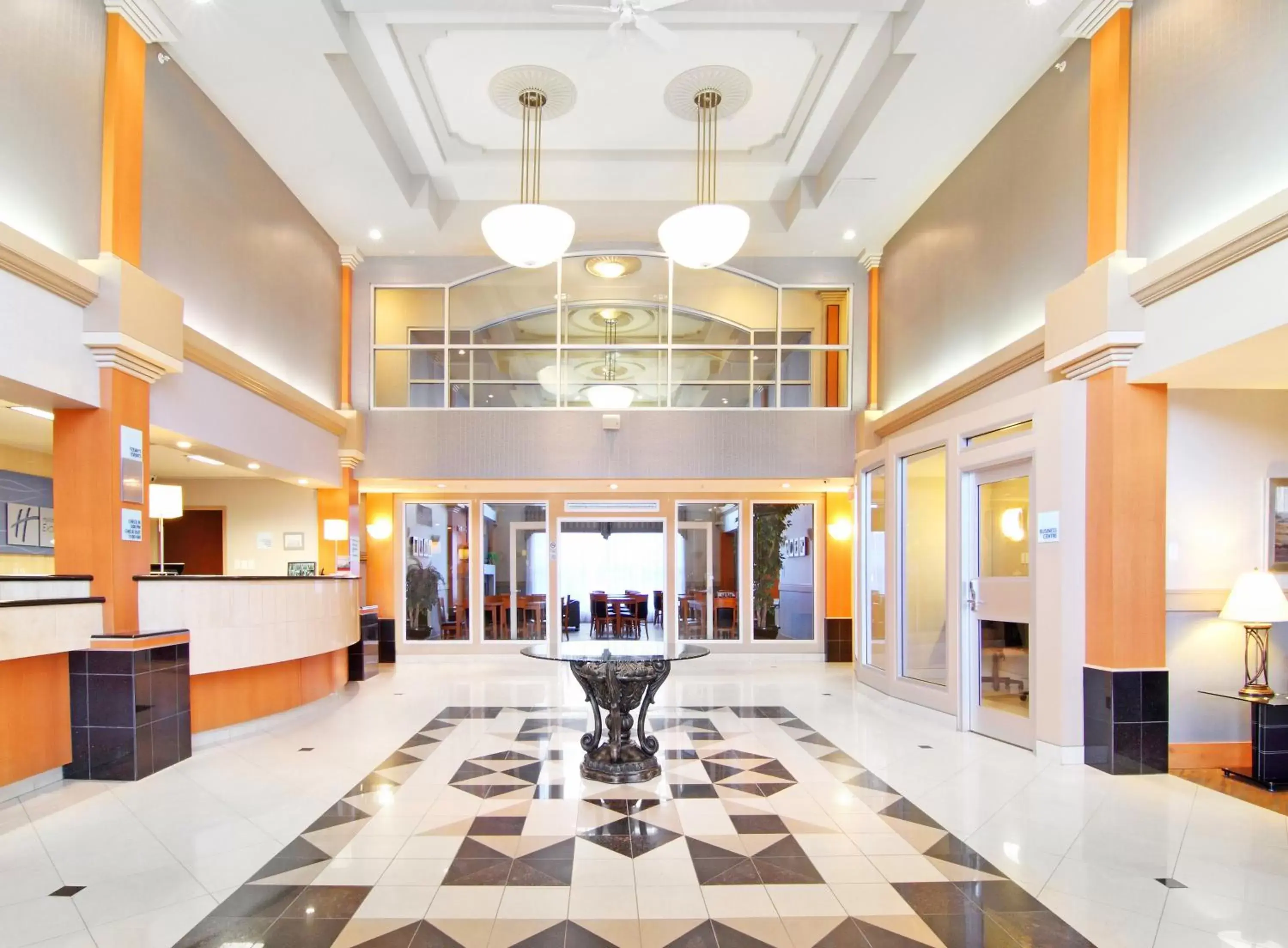 Lobby or reception in Holiday Inn Express Calgary South, an IHG Hotel