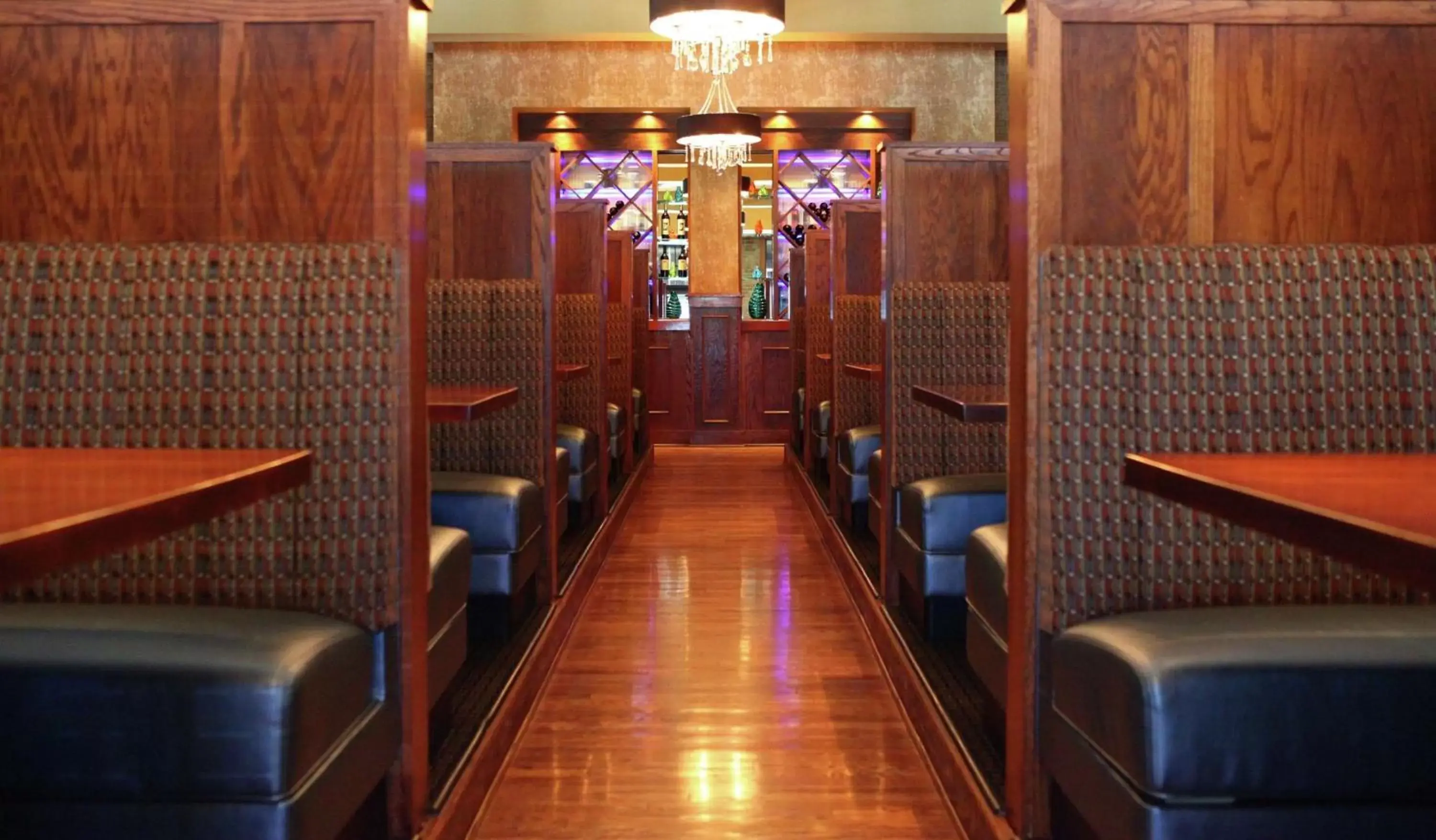 Dining area, Restaurant/Places to Eat in Doubletree Des Moines Airport