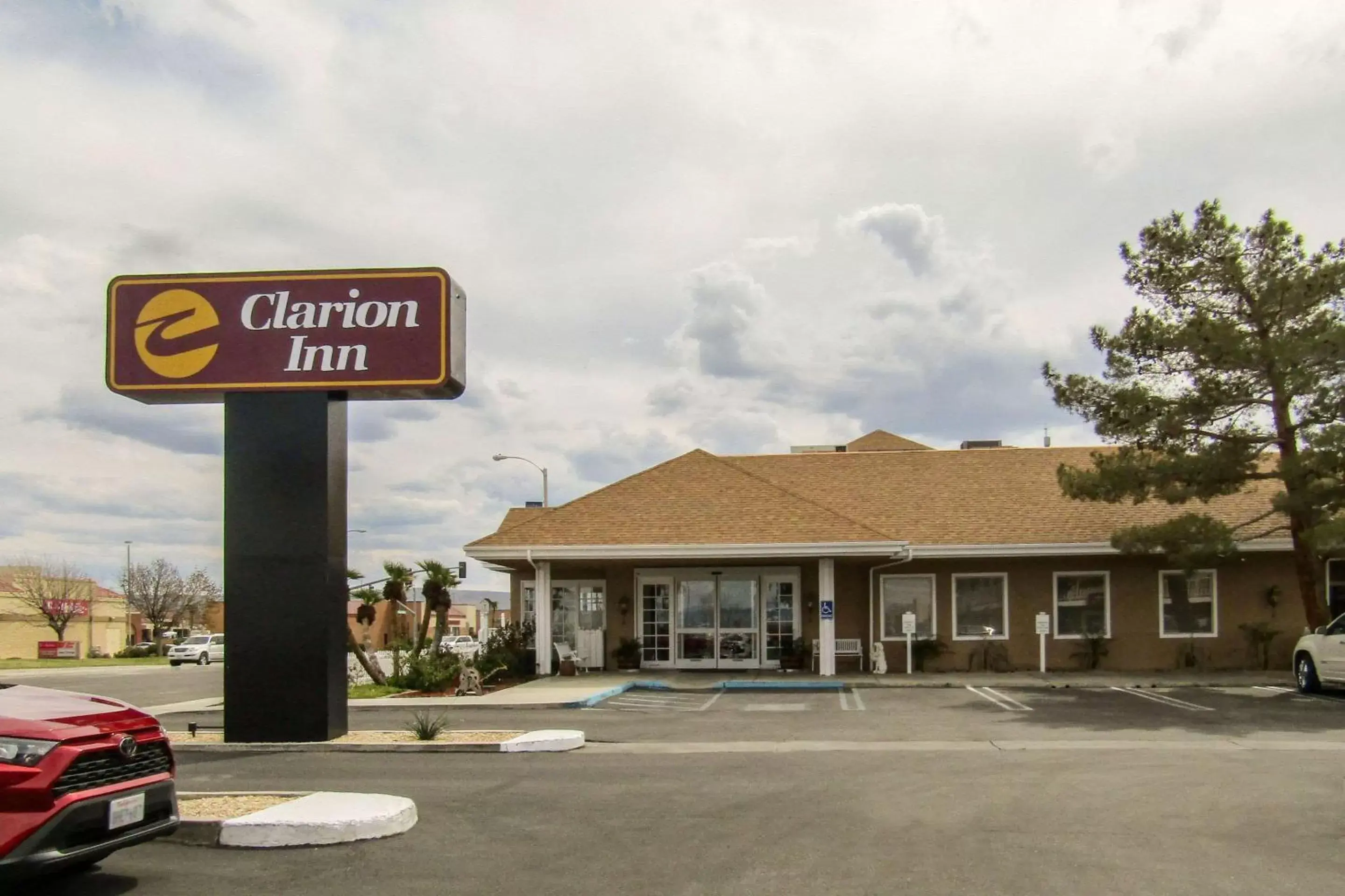 Property Building in Clarion Inn Ridgecrest