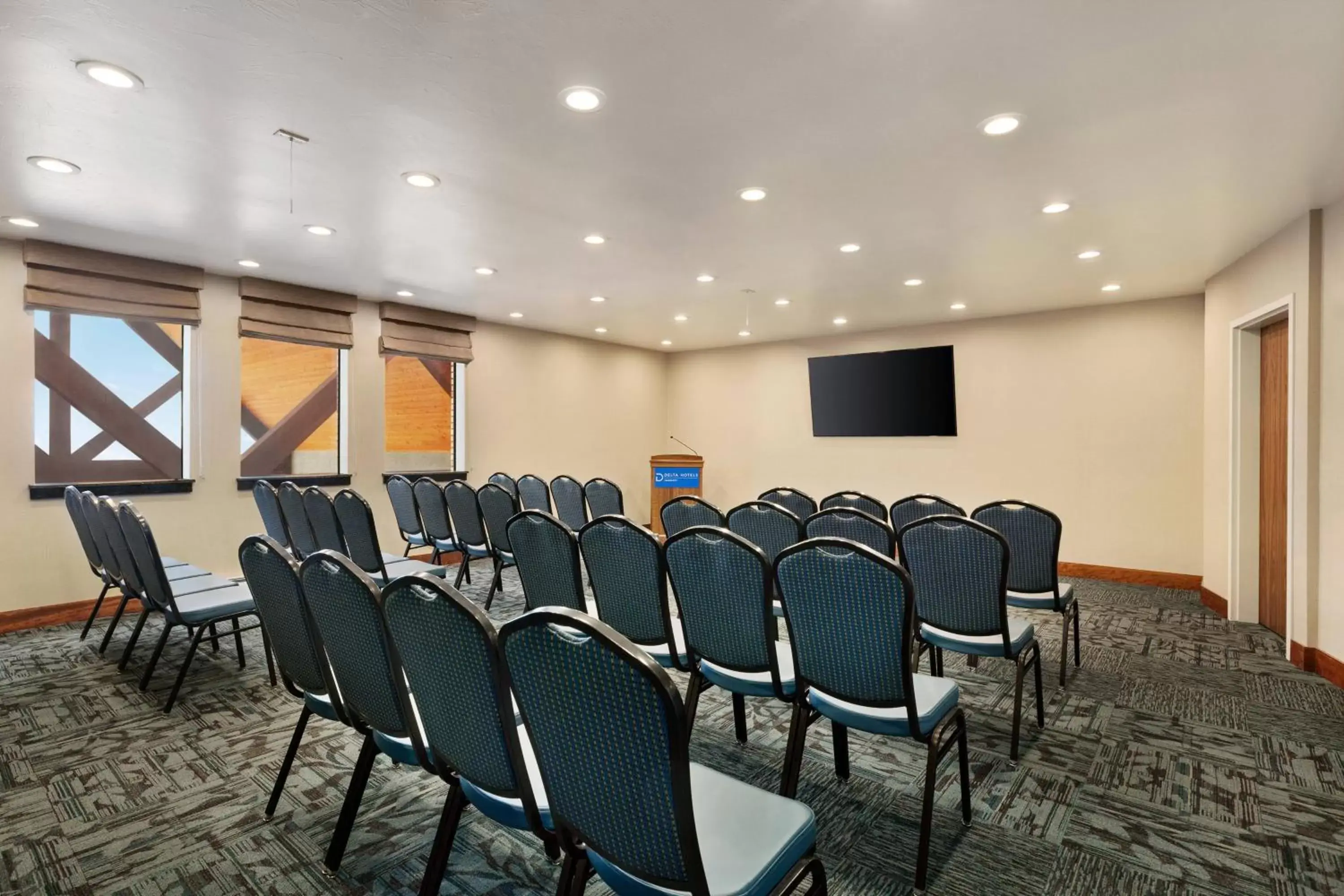 Meeting/conference room in Delta Hotels by Marriott Helena Colonial