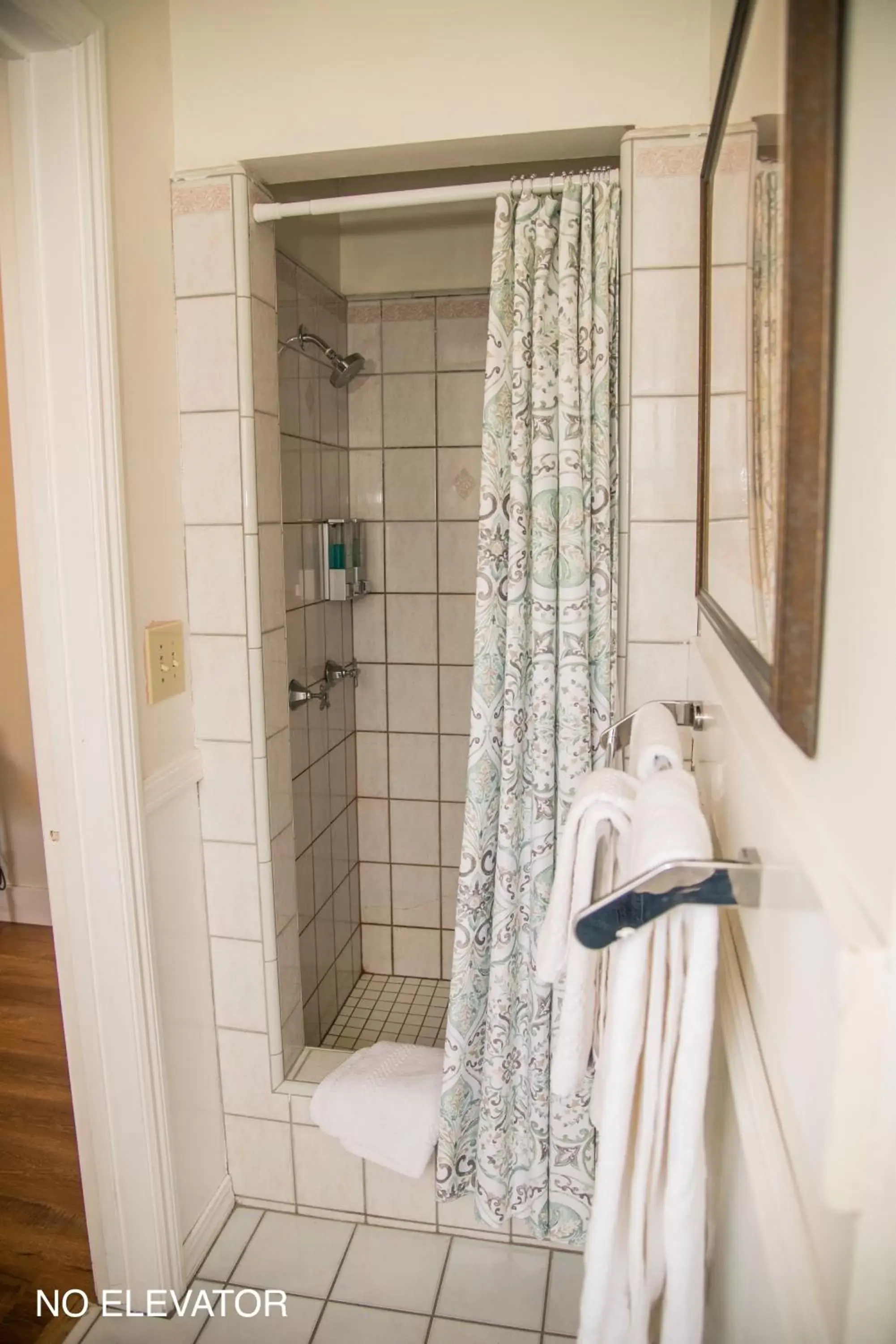 Bathroom in Cedar Gables Inn