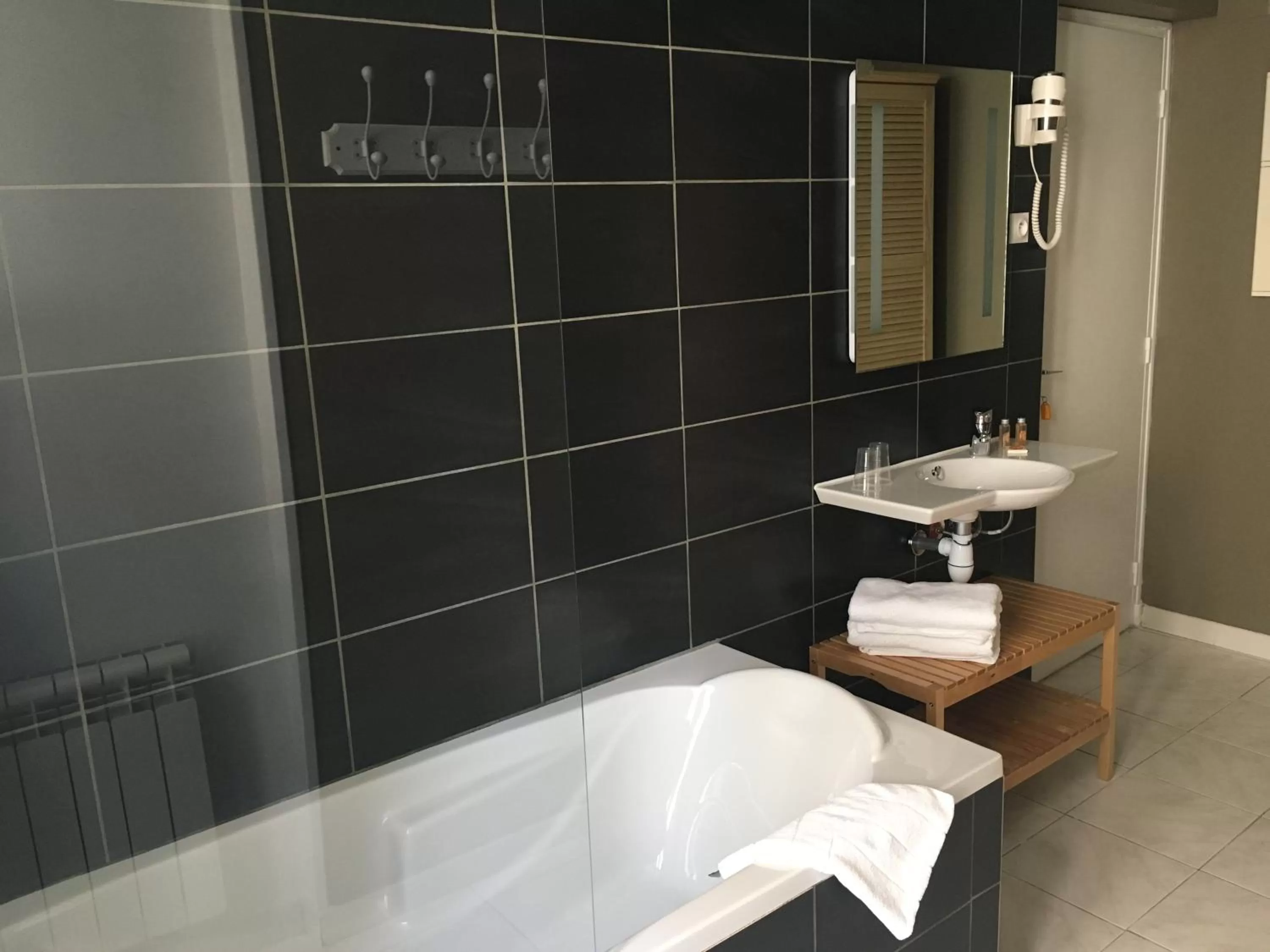 Bathroom in Hôtel Central