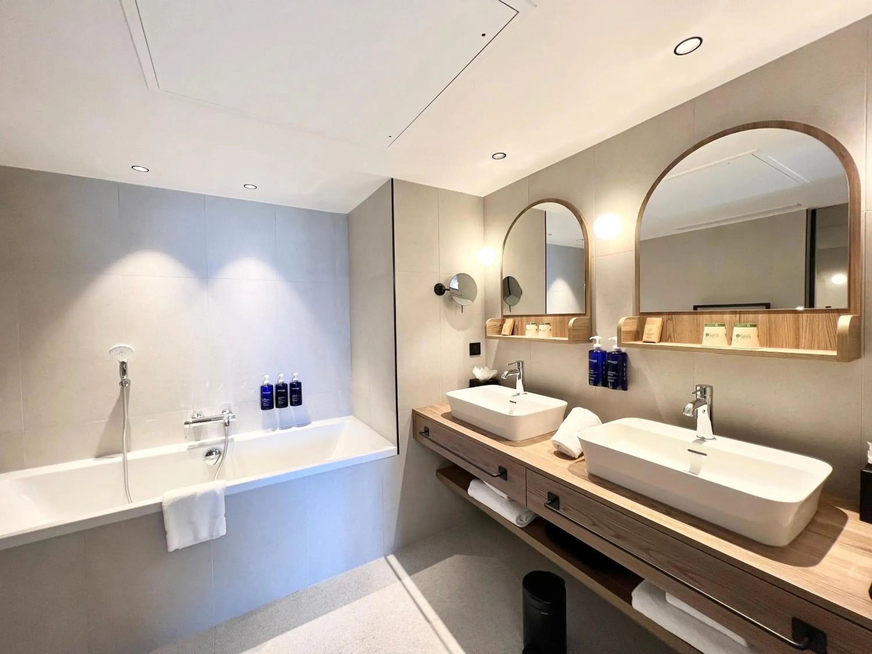 Bathroom in Emeria Dinard Hotel Thalasso & Spa