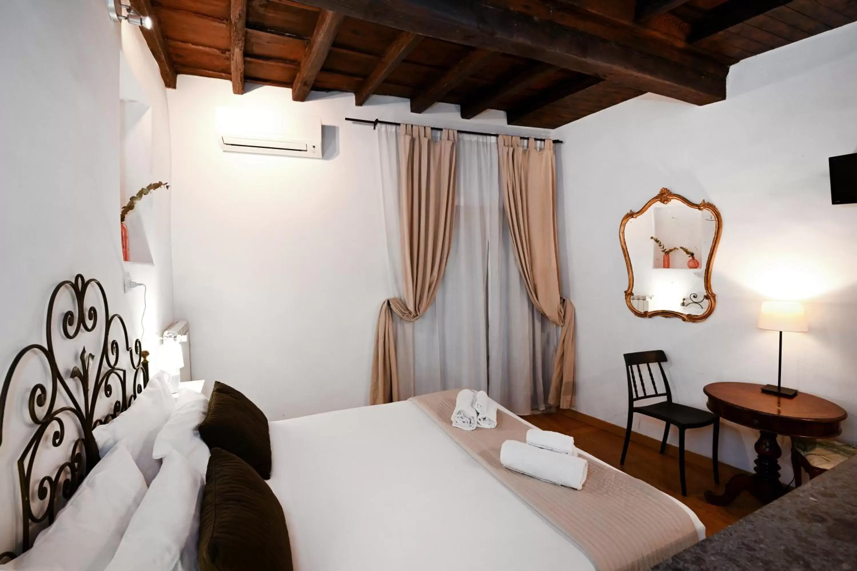 Bed in Residenze Romanae - Sangallo Rooms
