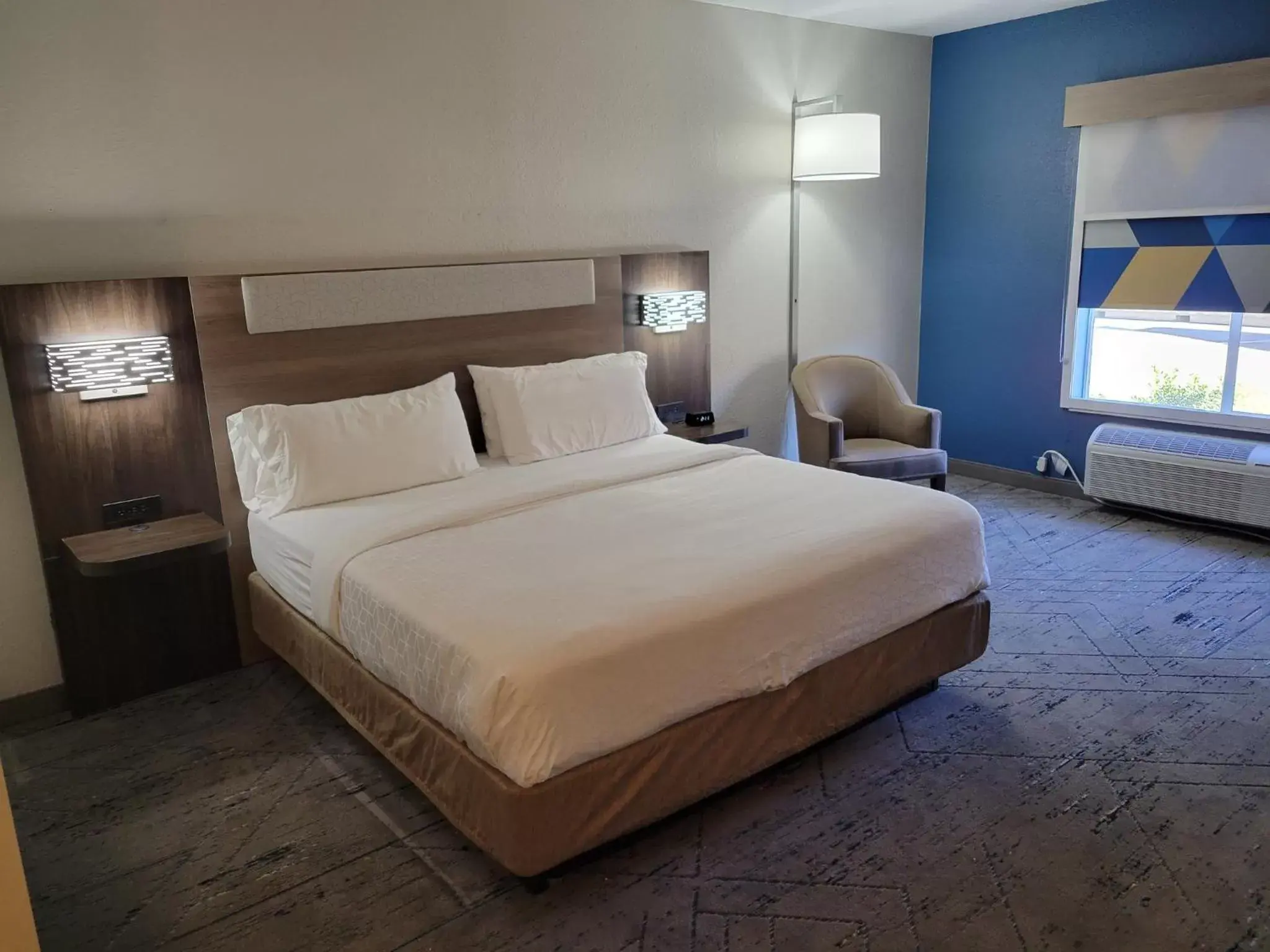Photo of the whole room, Bed in Holiday Inn Express Hotel & Suites - The Villages, an IHG Hotel