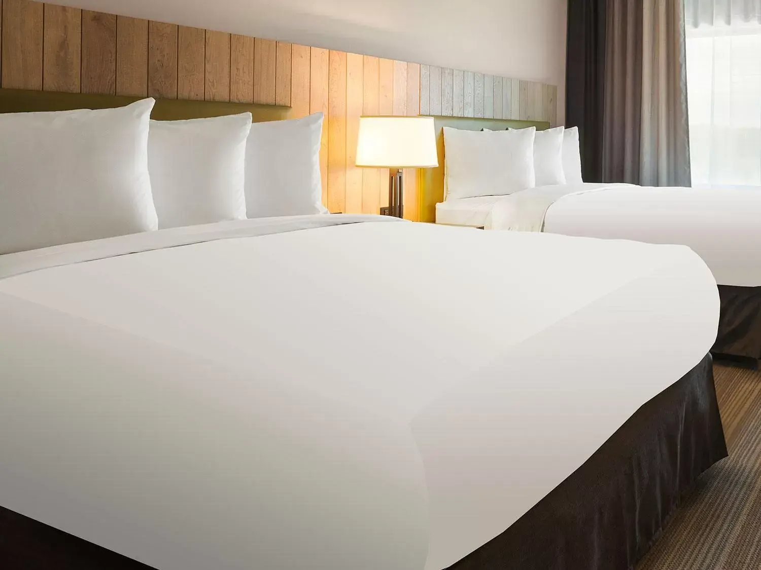 Bed in Country Inn & Suites by Radisson, Ontario at Ontario Mills, CA