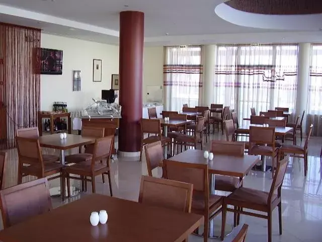 Restaurant/Places to Eat in Hotel Praia Sol