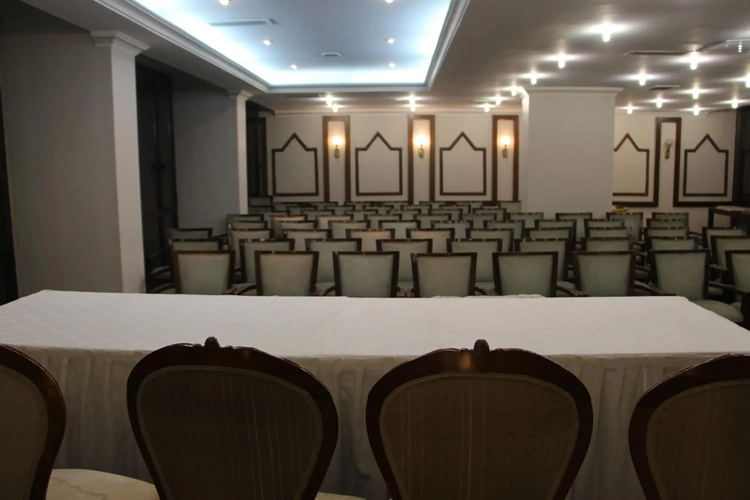 Meeting/conference room in Akyuz Hotel