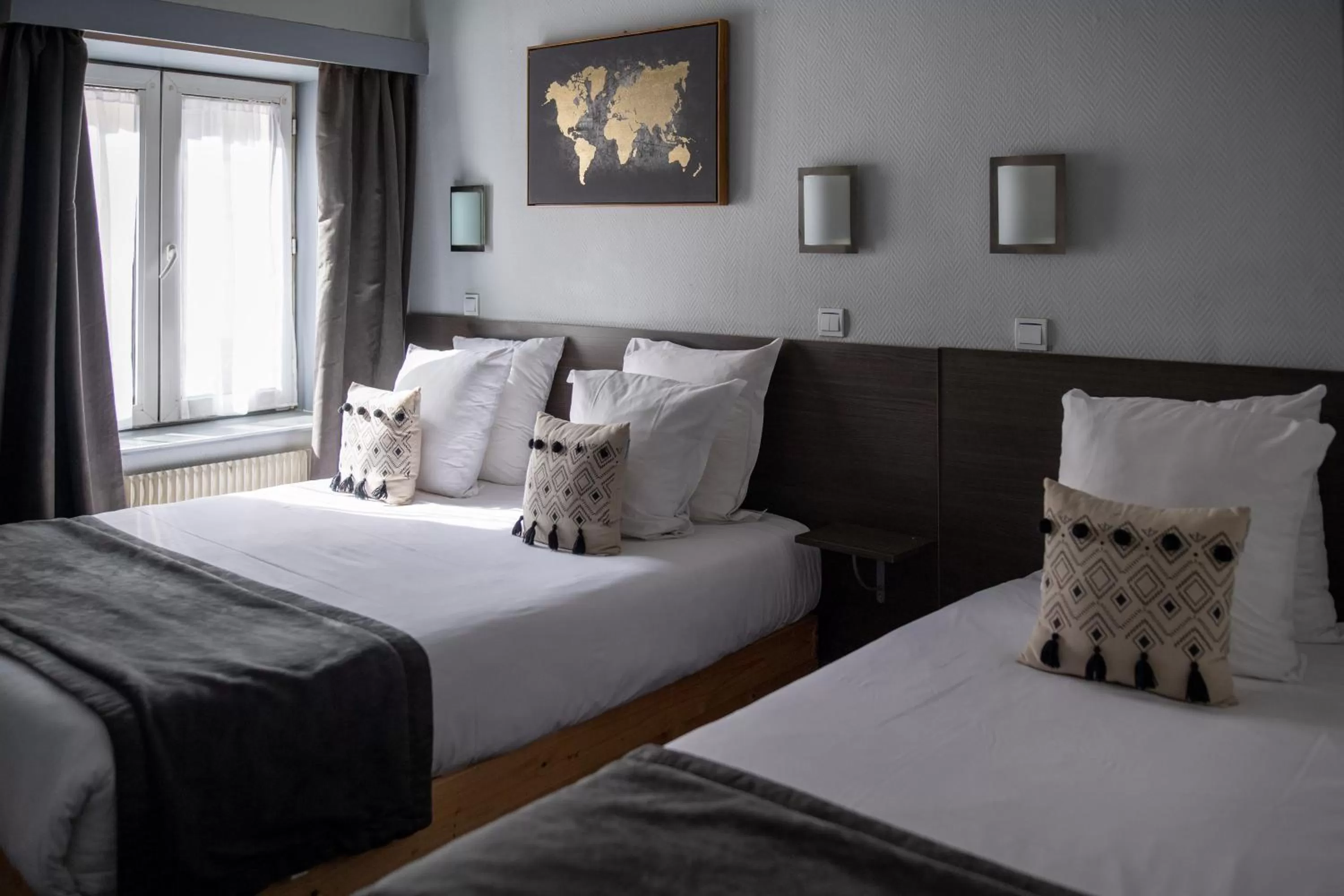 Bedroom, Bed in Hotel de Normandie