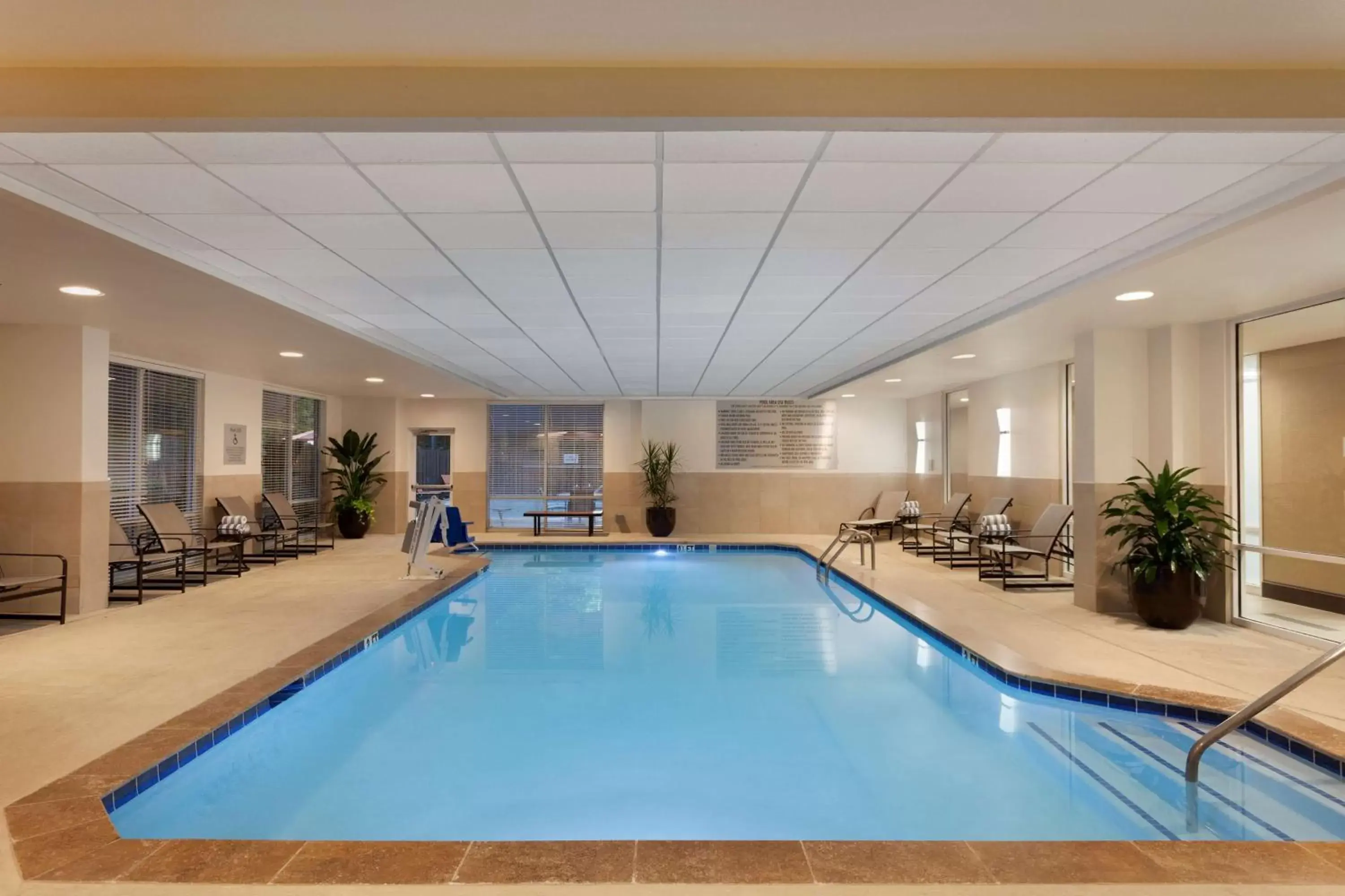 Pool view, Swimming Pool in Embassy Suites by Hilton Atlanta Airport