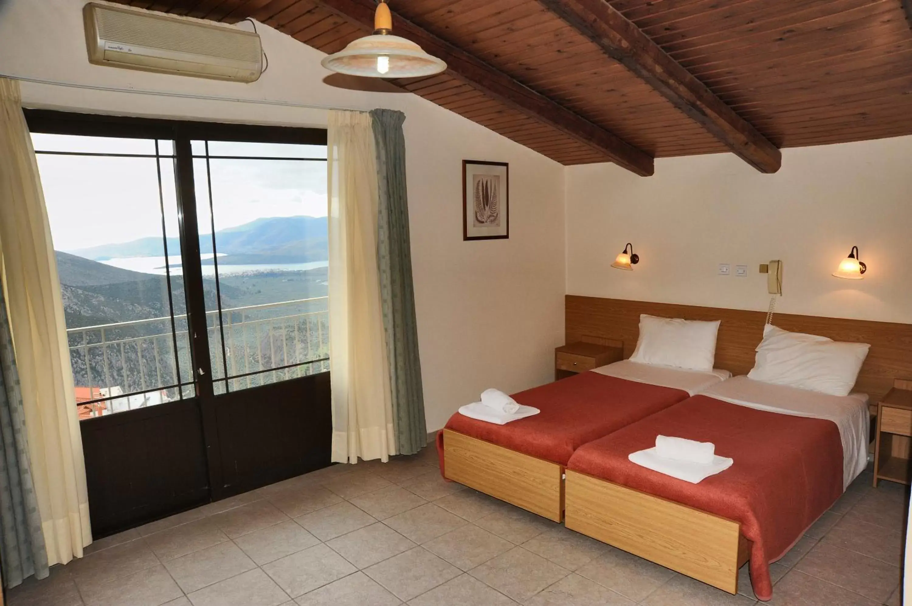 Mountain View in Castri Hotel