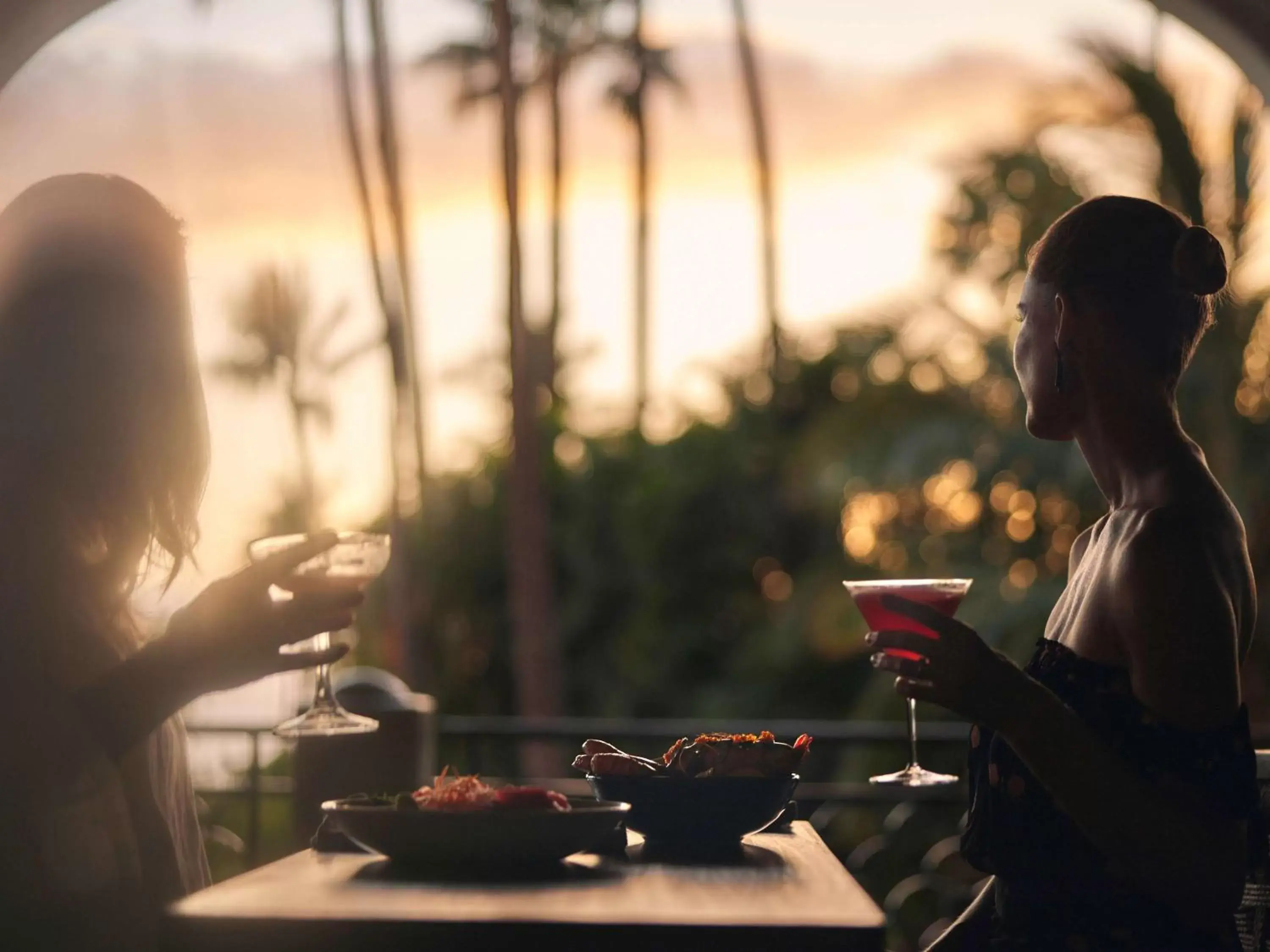 Lounge or bar, Guests in Fairmont Kea Lani, Maui