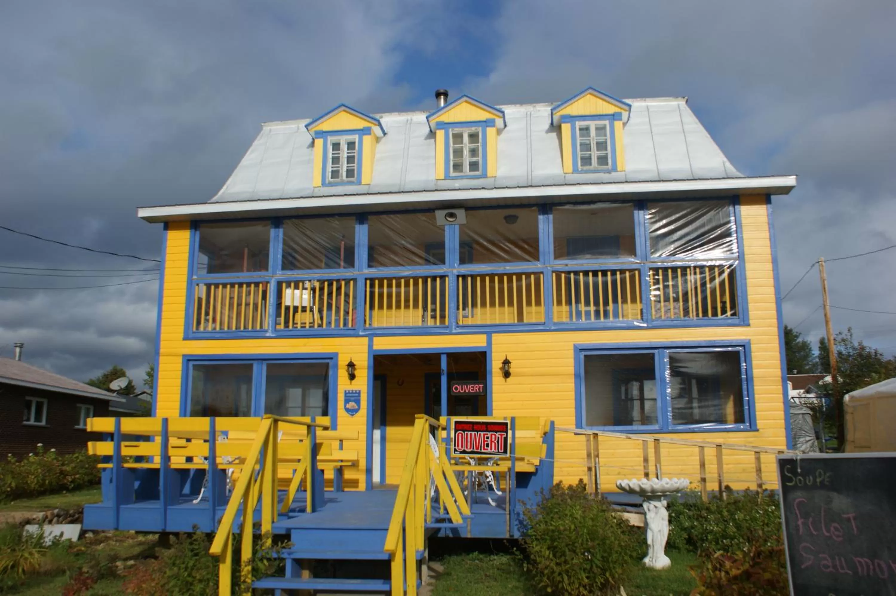 Gîte des Hauteurs et Café de la place