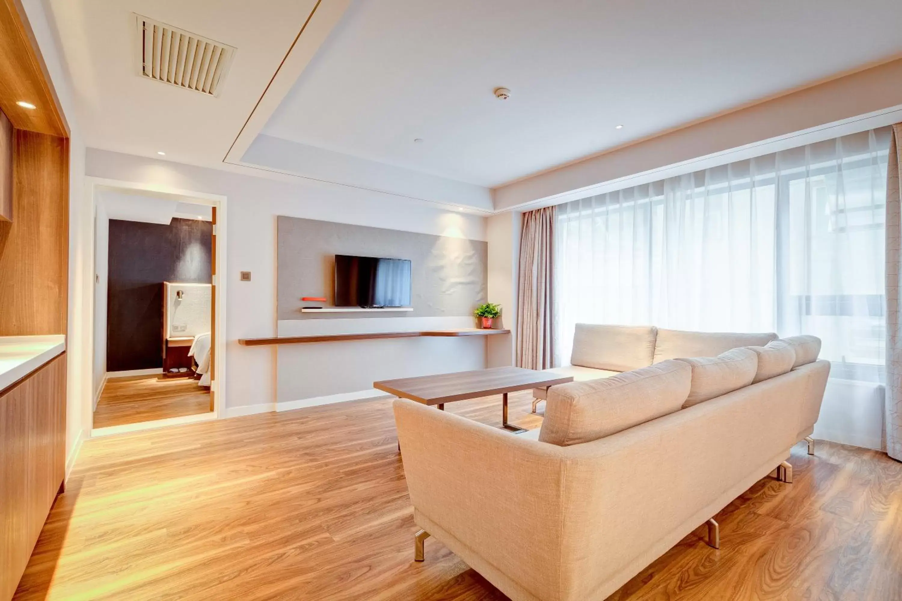 Photo of the whole room, Seating Area in Holiday Inn Express Xi'an Bell Tower, an IHG Hotel