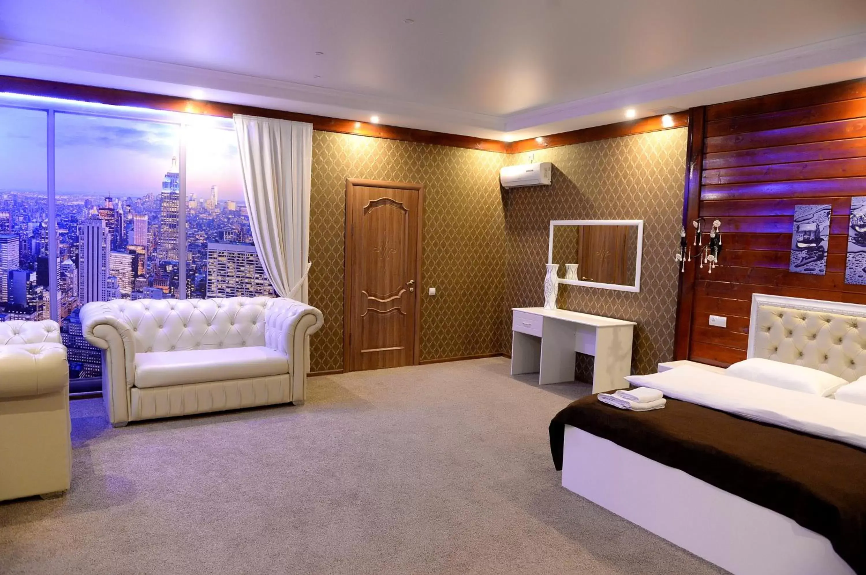 Deluxe Double Room in Pride Hotel Deluxe Double Room in Pride Hotel