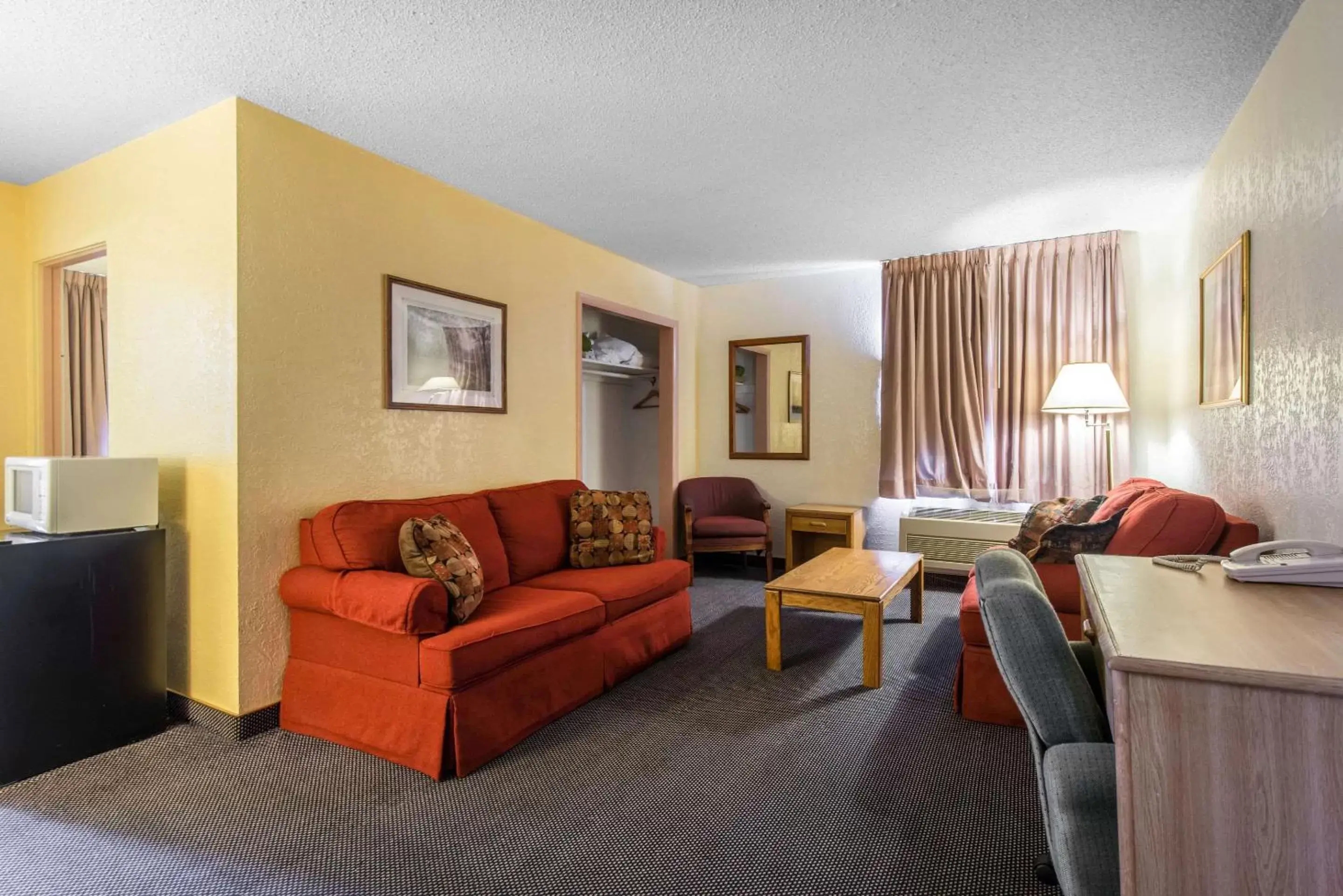 Photo of the whole room, Seating Area in Rodeway Inn & Suites Colorado Springs