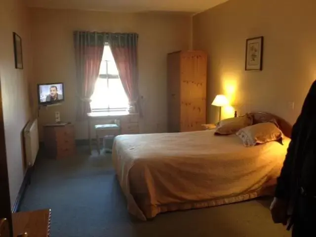 Day, Bed in The Yeats County Inn Hotel