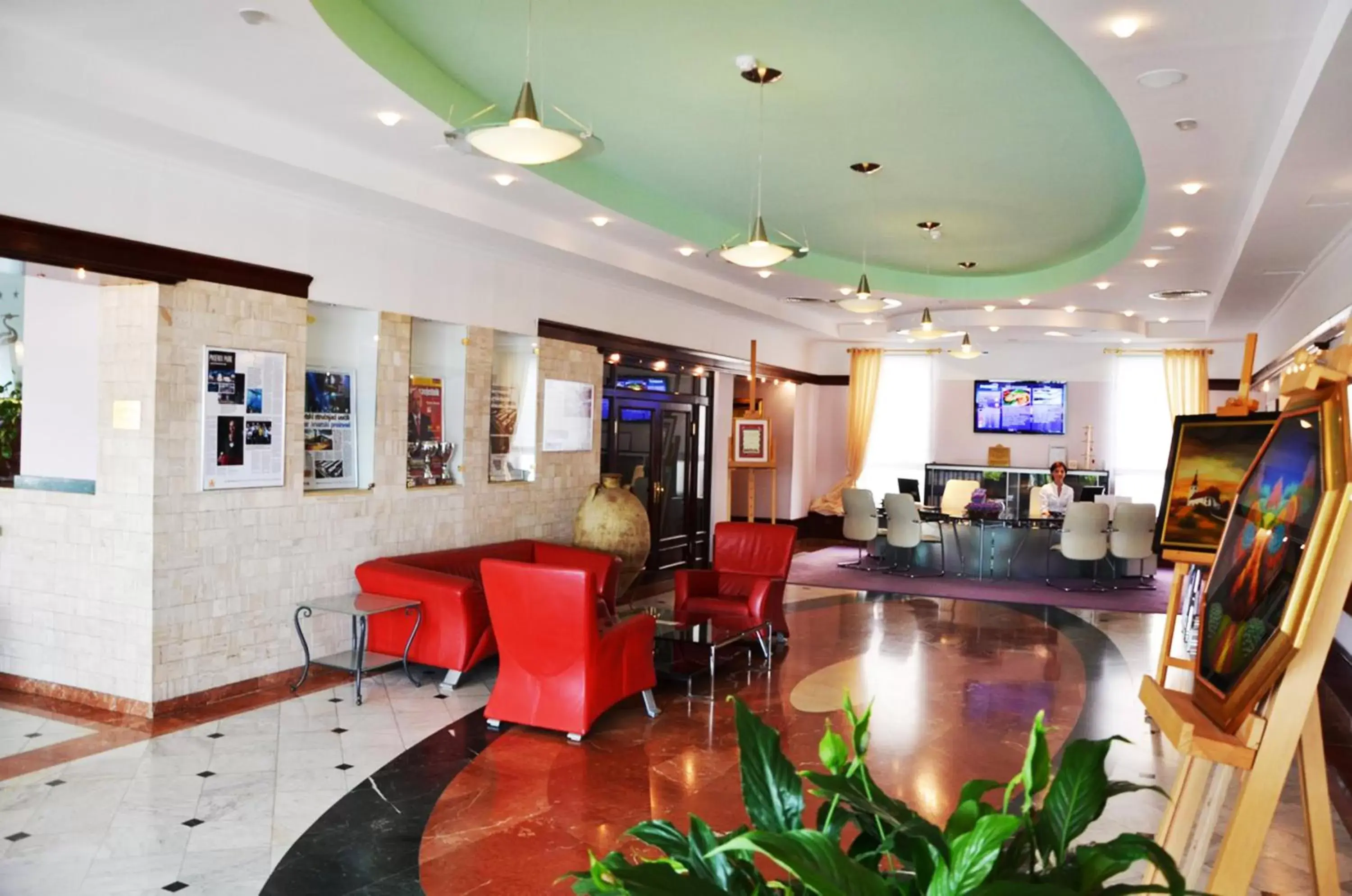 Lobby or reception, Restaurant/Places to Eat in Hotel Phoenix