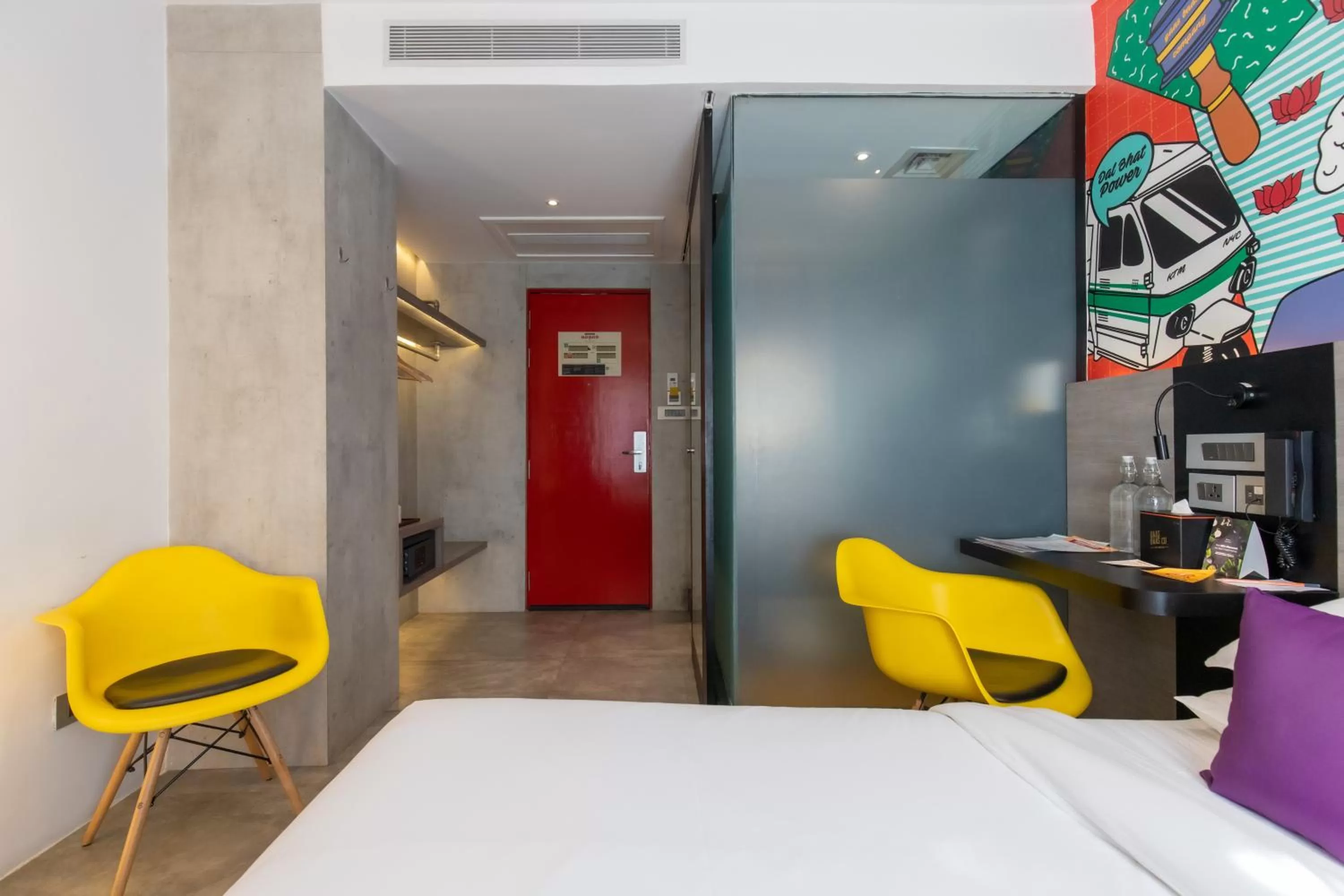 Photo of the whole room, Bed in Gaas BaasCo