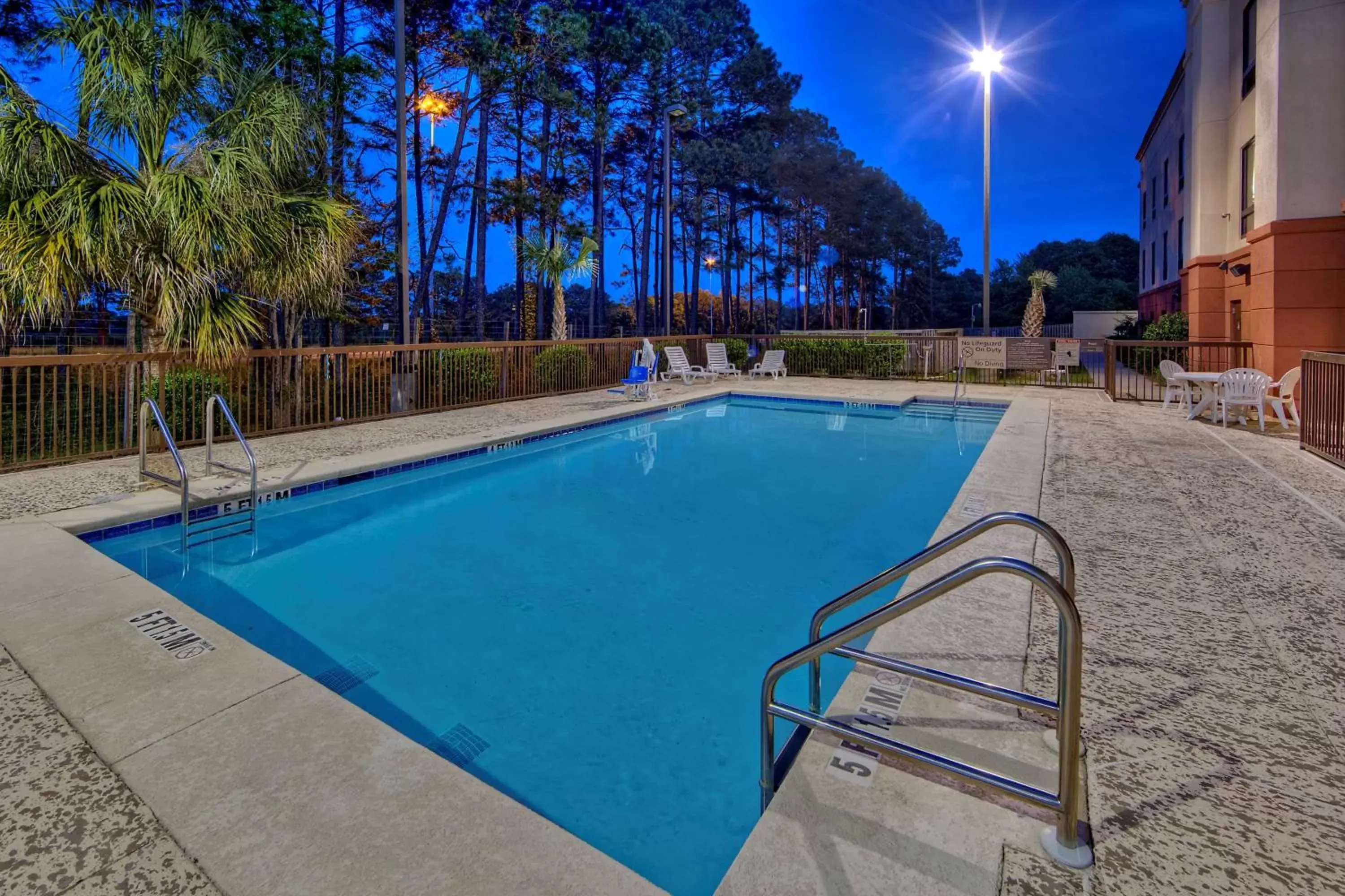 Pool view, Swimming Pool in Hampton Inn By Hilton Quincy, Fl