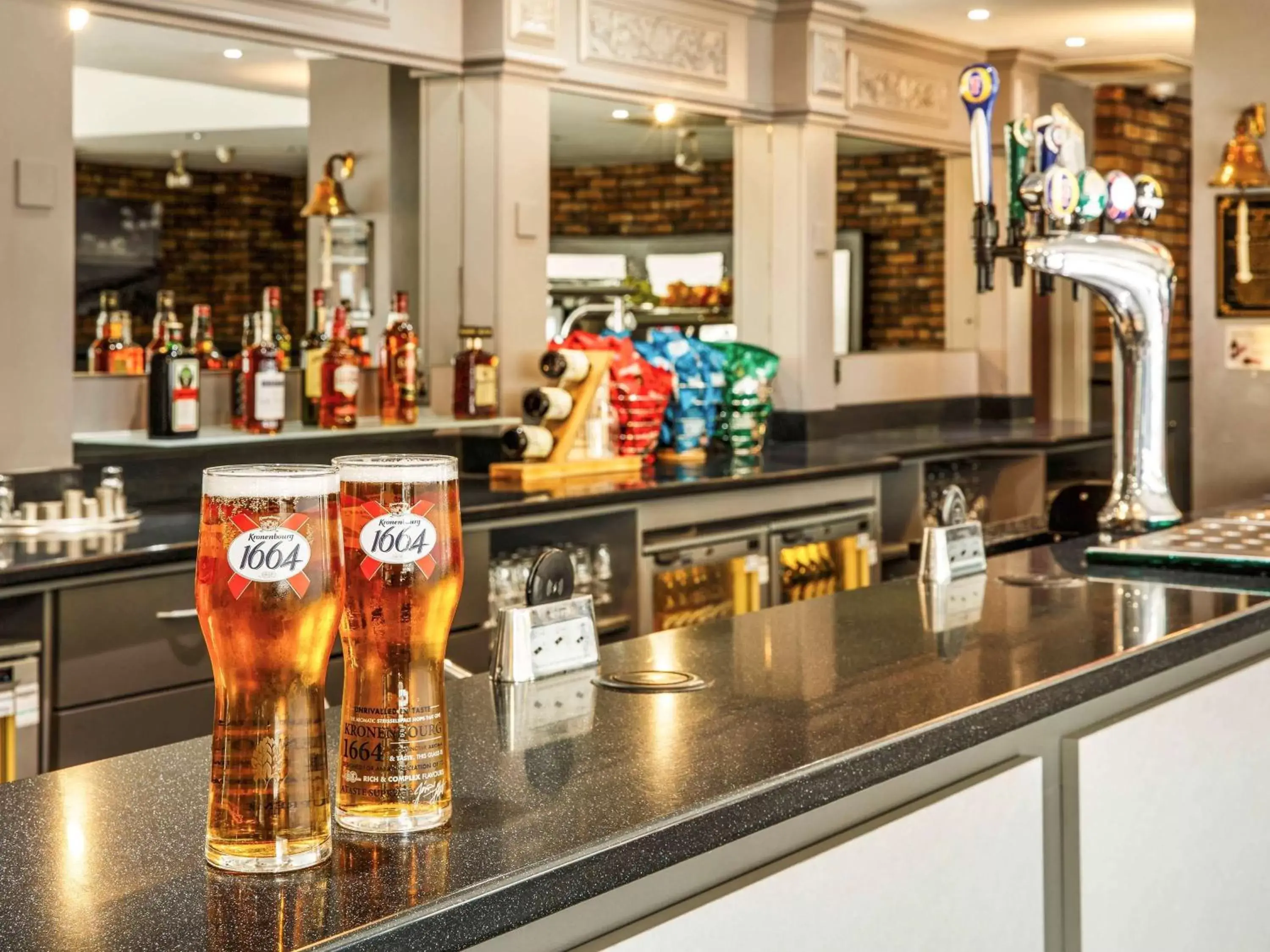Lounge or bar in ibis Hull City Centre