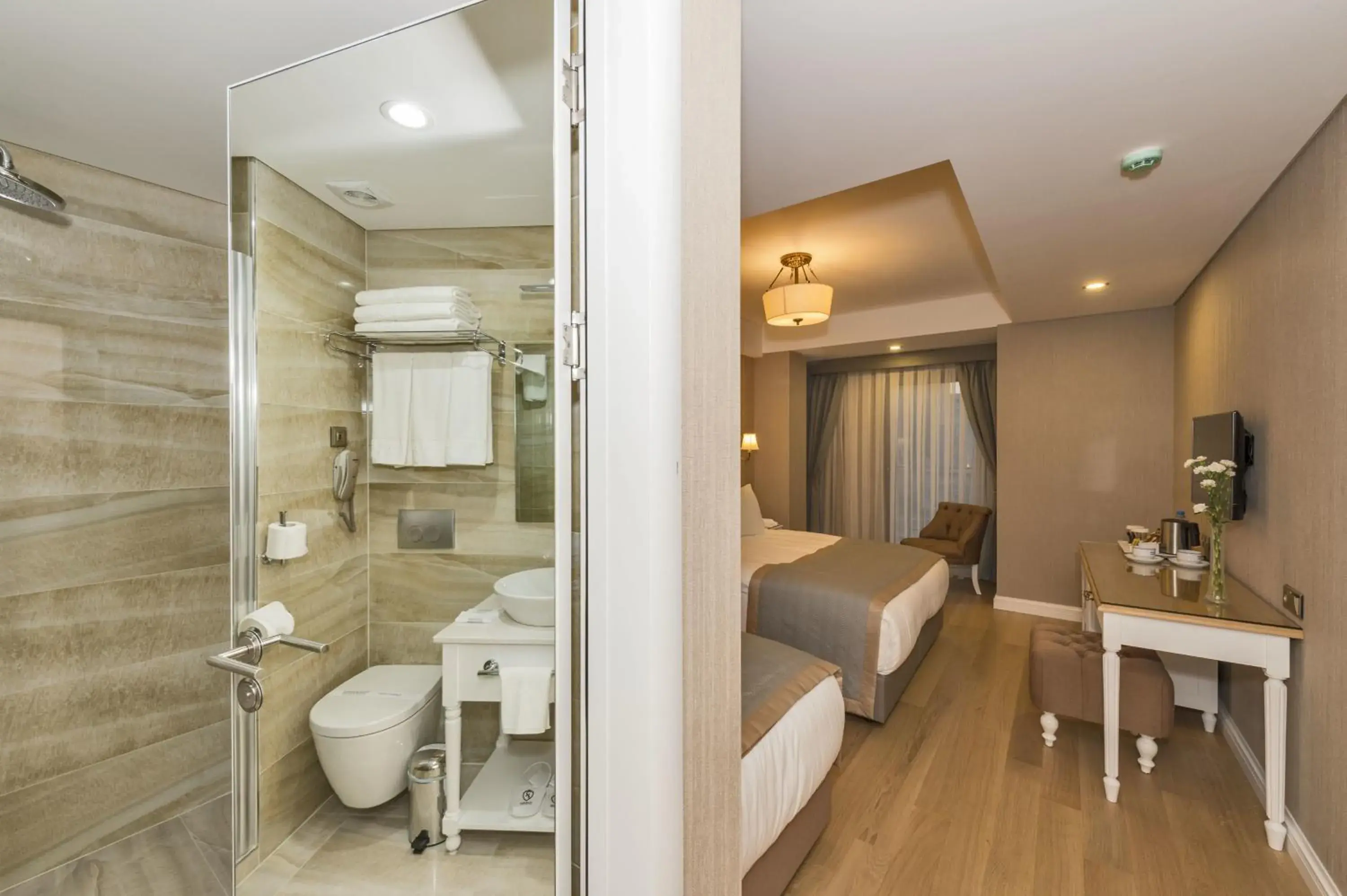 Photo of the whole room, Bathroom in Hanna Hotel