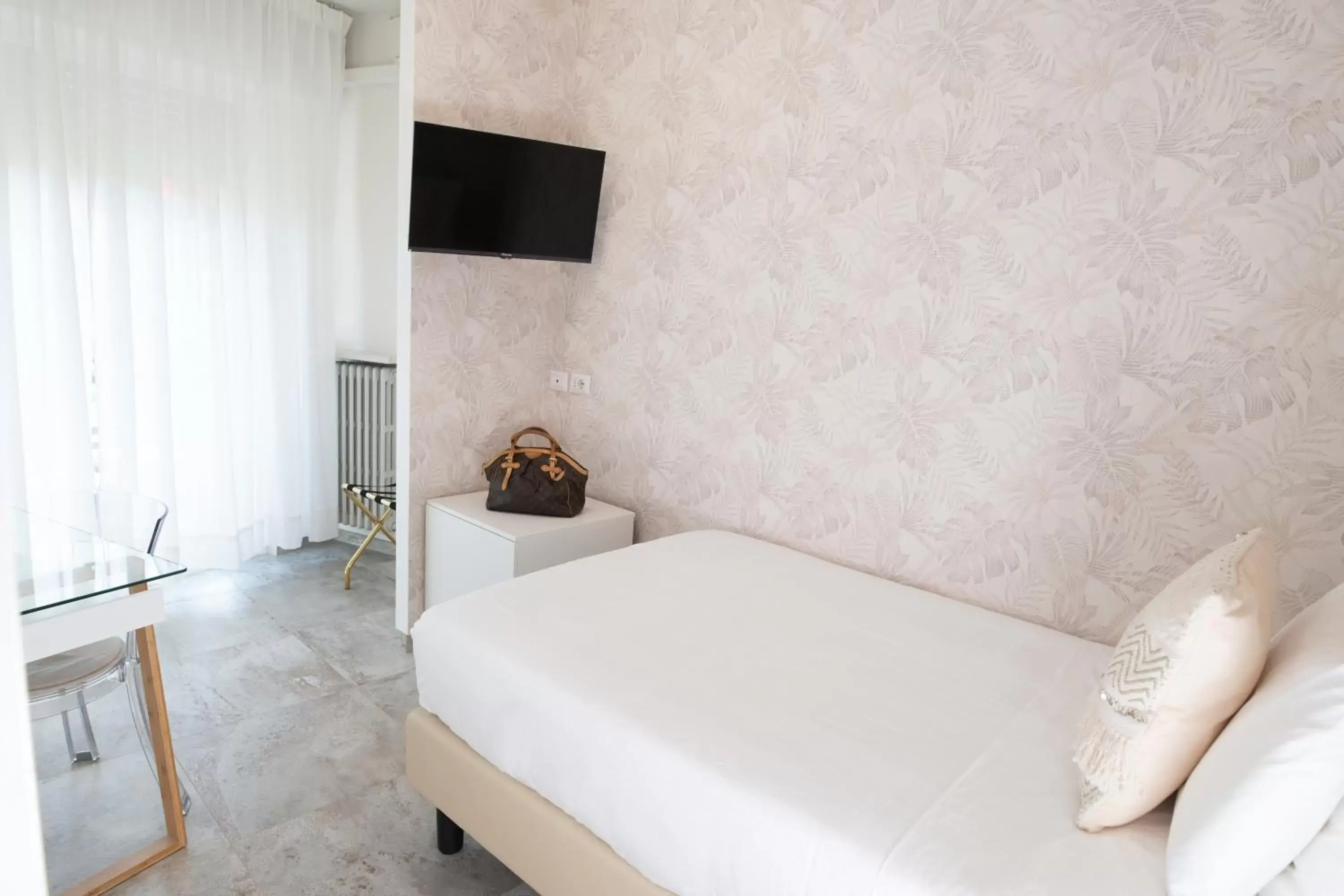 Bedroom, Bed in Hotel Brennero