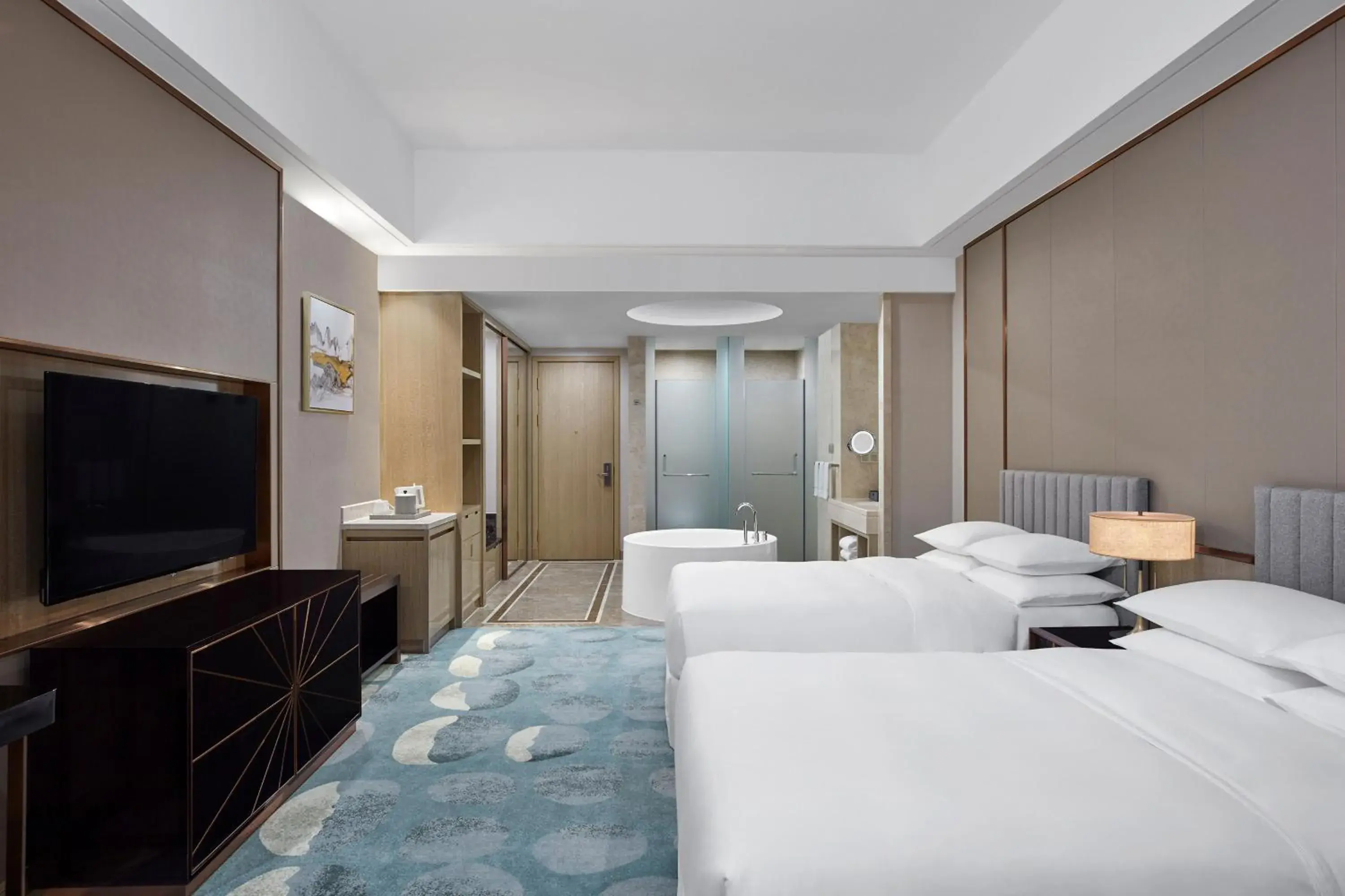 Photo of the whole room, Bed in Sheraton Shaoxing Shangyu