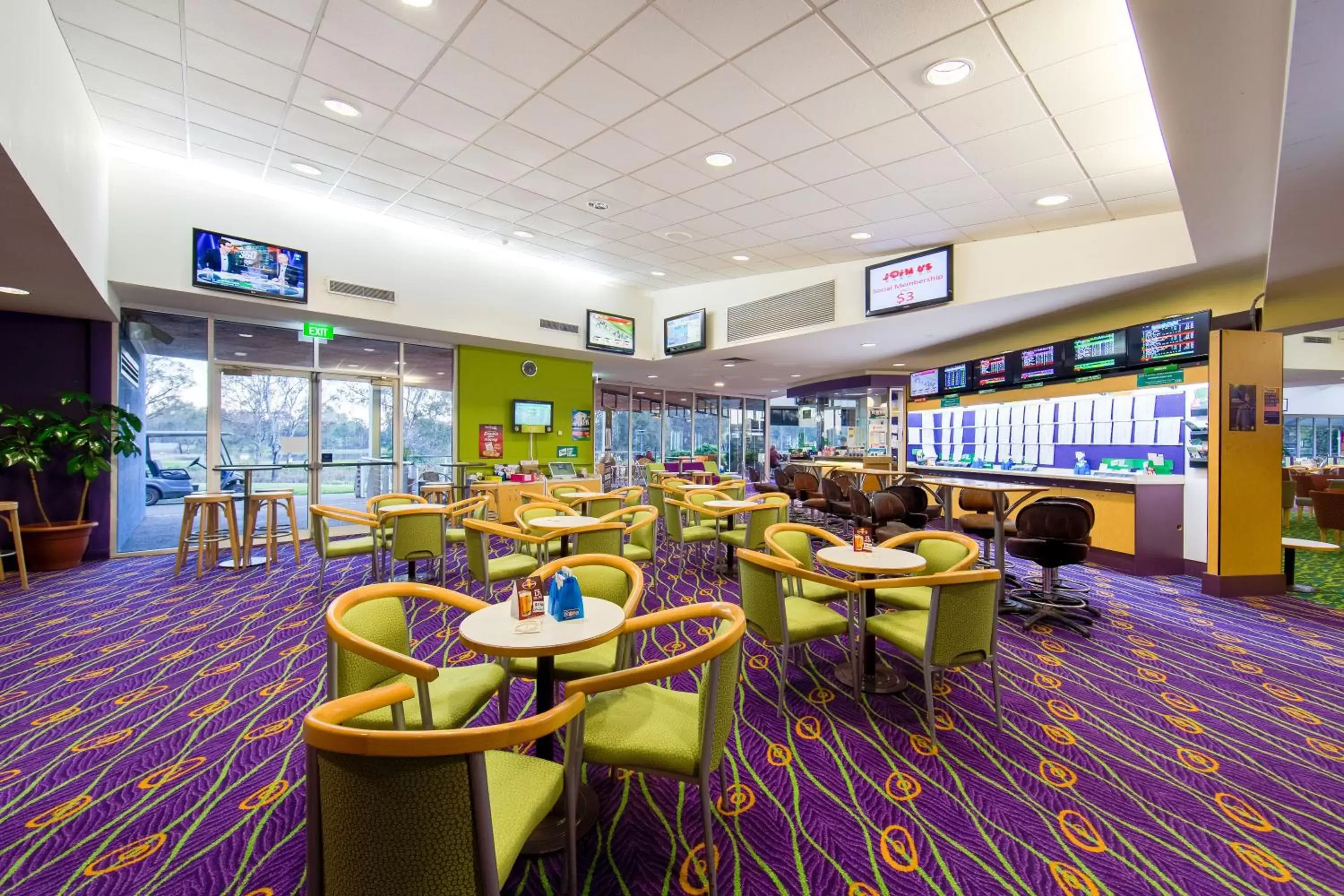 Lounge or bar in Thurgoona Country Club Resort Lounge or bar in Thurgoona Country Club Resort