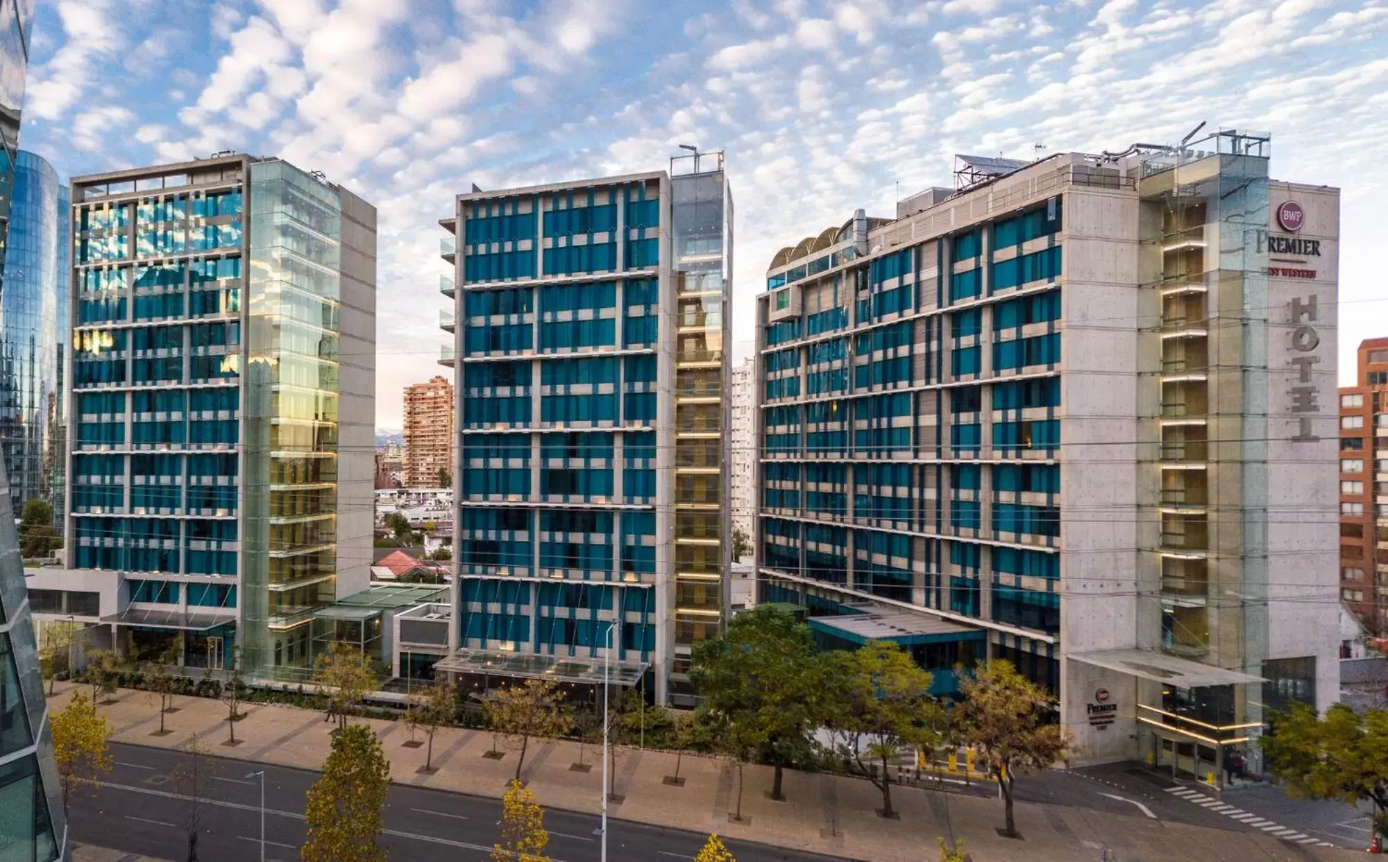 Property building in Best Western Premier Marina Las Condes Property building in Best Western Premier Marina Las Condes