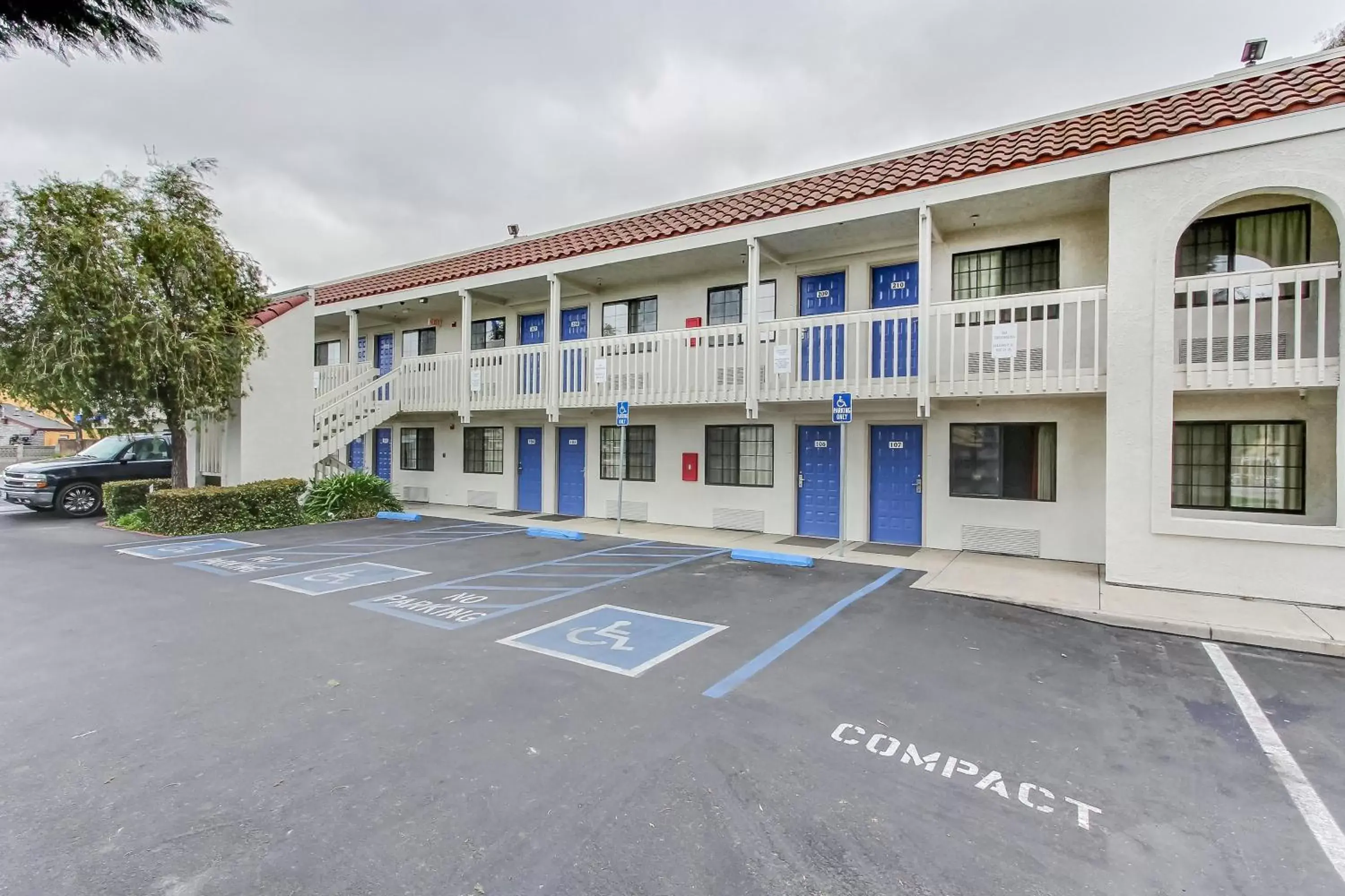 Facade/entrance, Property Building in Motel 6-Salinas, CA - North Monterey Area