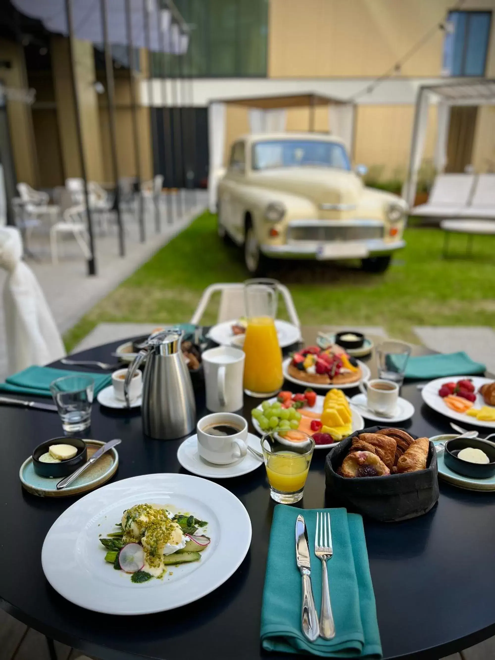 Patio in Royal Tulip Warsaw Apartments