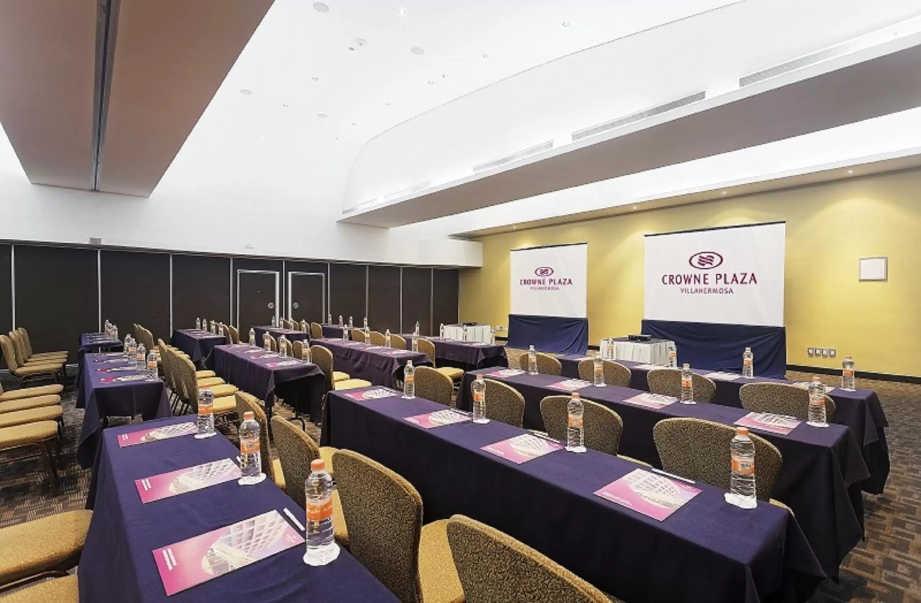 Meeting/conference room in Crowne Plaza Villahermosa, an IHG Hotel