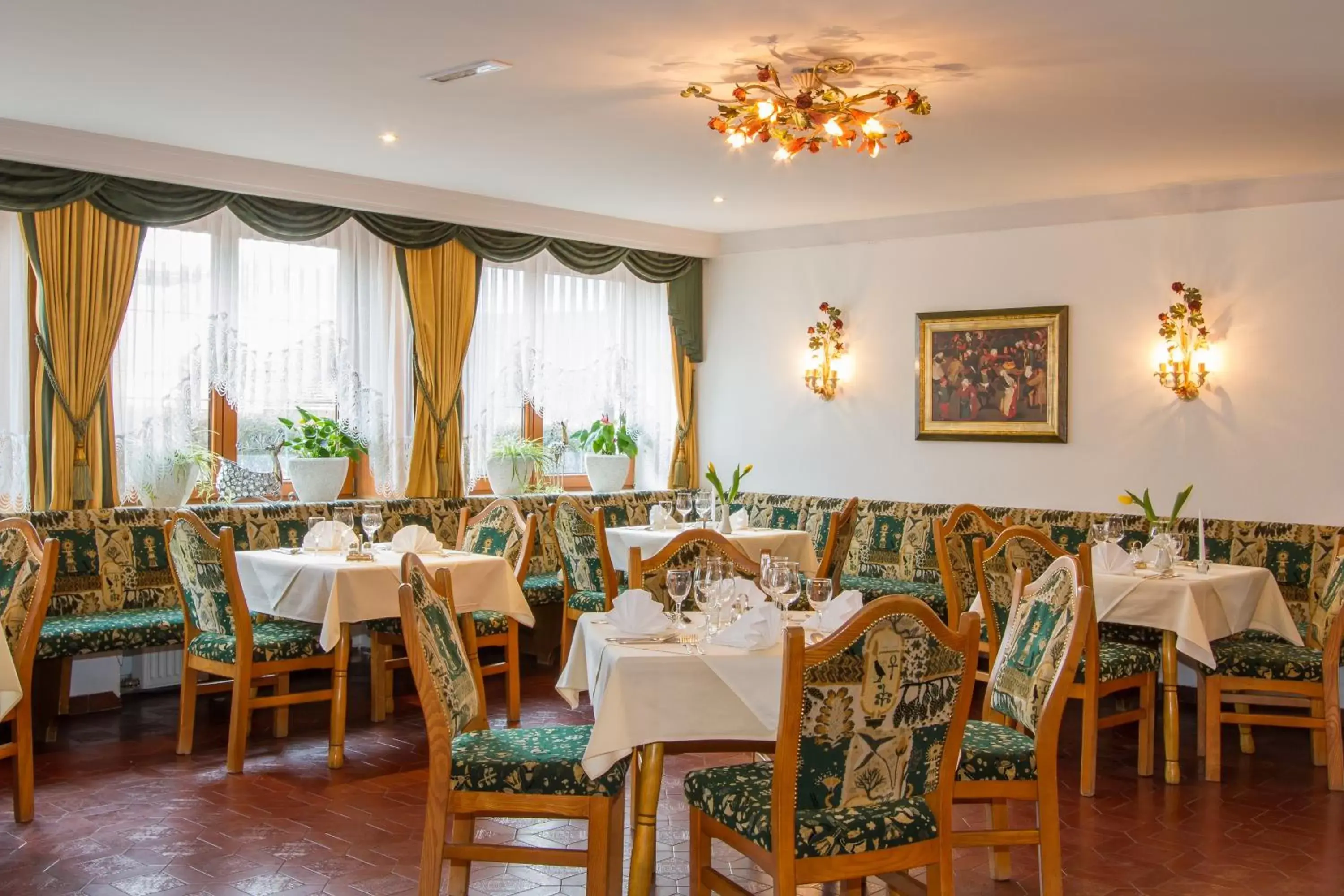 Restaurant/Places to Eat in Hotel Huberhof